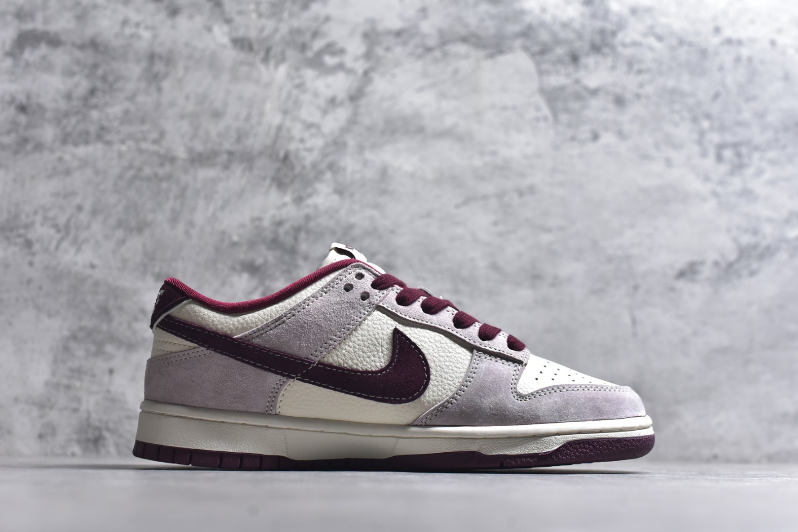 图片[3]-#海外爆款限量发售！Nike SB Dunk Low“ 马年限定—猪八红北面” 周年高端定制 低帮休闲板鞋 定制鞋盒 大厂纯原品质出货 超高清洁度 皮料切割干净无任何毛边 细节完美 货号：DN3168-016 尺码：36 36.5 37.5 38 38.5 39 40 40.5 41 42 42.5 43 44 44.5 45-选品中心