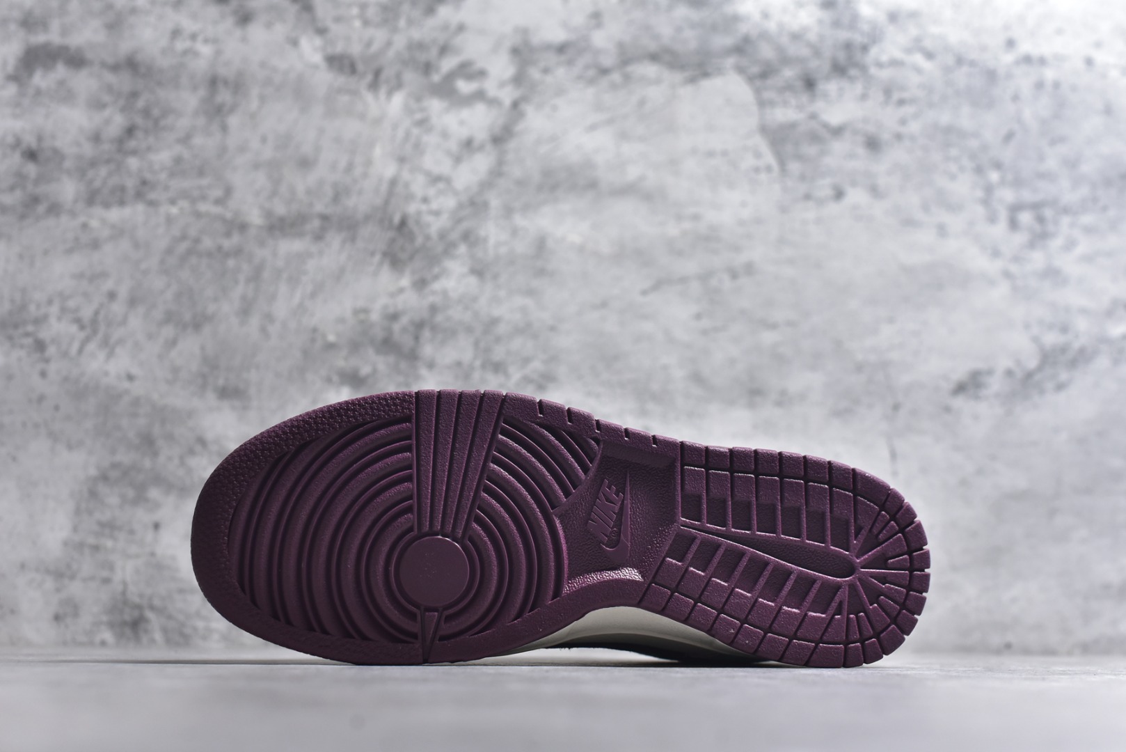 图片[6]-#海外爆款限量发售！Nike SB Dunk Low“ 马年限定—猪八红北面” 周年高端定制 低帮休闲板鞋 定制鞋盒 大厂纯原品质出货 超高清洁度 皮料切割干净无任何毛边 细节完美 货号：DN3168-016 尺码：36 36.5 37.5 38 38.5 39 40 40.5 41 42 42.5 43 44 44.5 45-选品中心