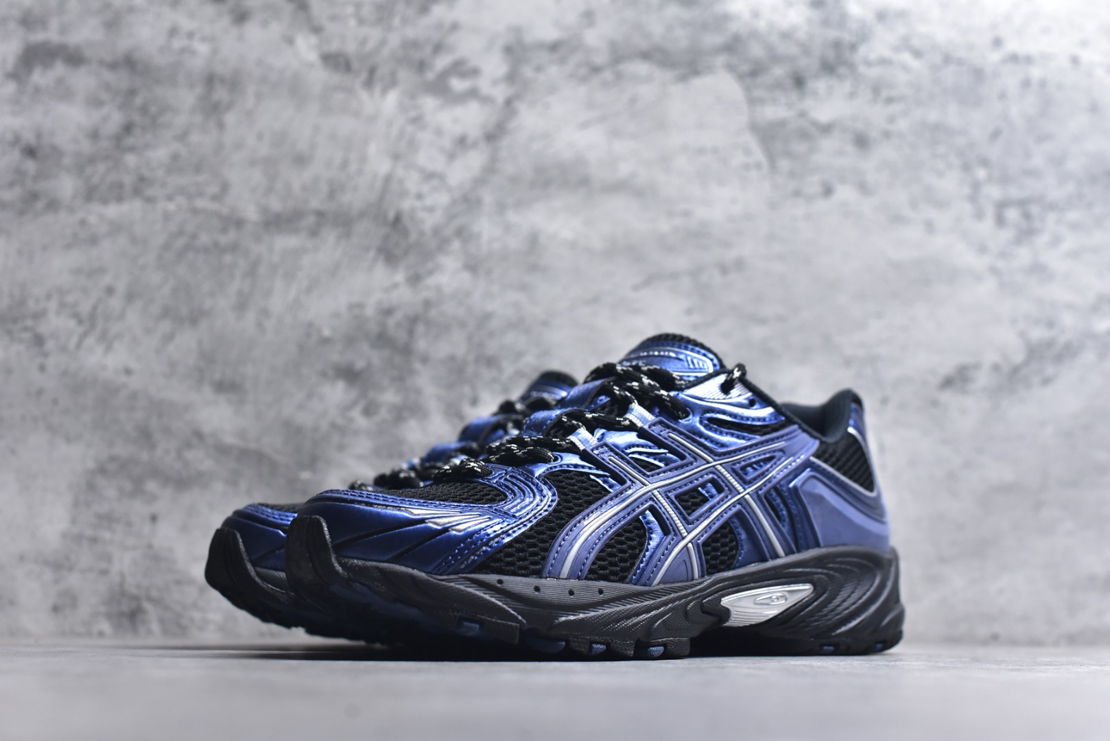 图片[2]-#ASICS Gel-Kahana TR Nexus 先锋潮流复古回潮 未来主义 舒适通勤增高百搭低帮生活休闲鞋 男女同款 ASICS（亚瑟士）是日本实业家鬼冢喜八郎创立的跑鞋运动品牌，名字想法源自著名的拉丁谚语“AnimaSana In Corpore Sano”，意为“健全的精神寓于强健的体魄”。正如其名字的含义，ASICS亚瑟士一直坚信保持身体的健康与活力是打造健康快乐的生活方式的最佳途径。亚瑟士的跑鞋、篮球鞋等系列集专业与美貌于一身，拥有极高的热度。2016年，ASICS在“2016年日本最佳全球品牌”排行榜名列第17名。尺码：36 37 37.5 38 39 39.5 40 40.5 41.5 42 42.5 43.5 44 45-选品中心