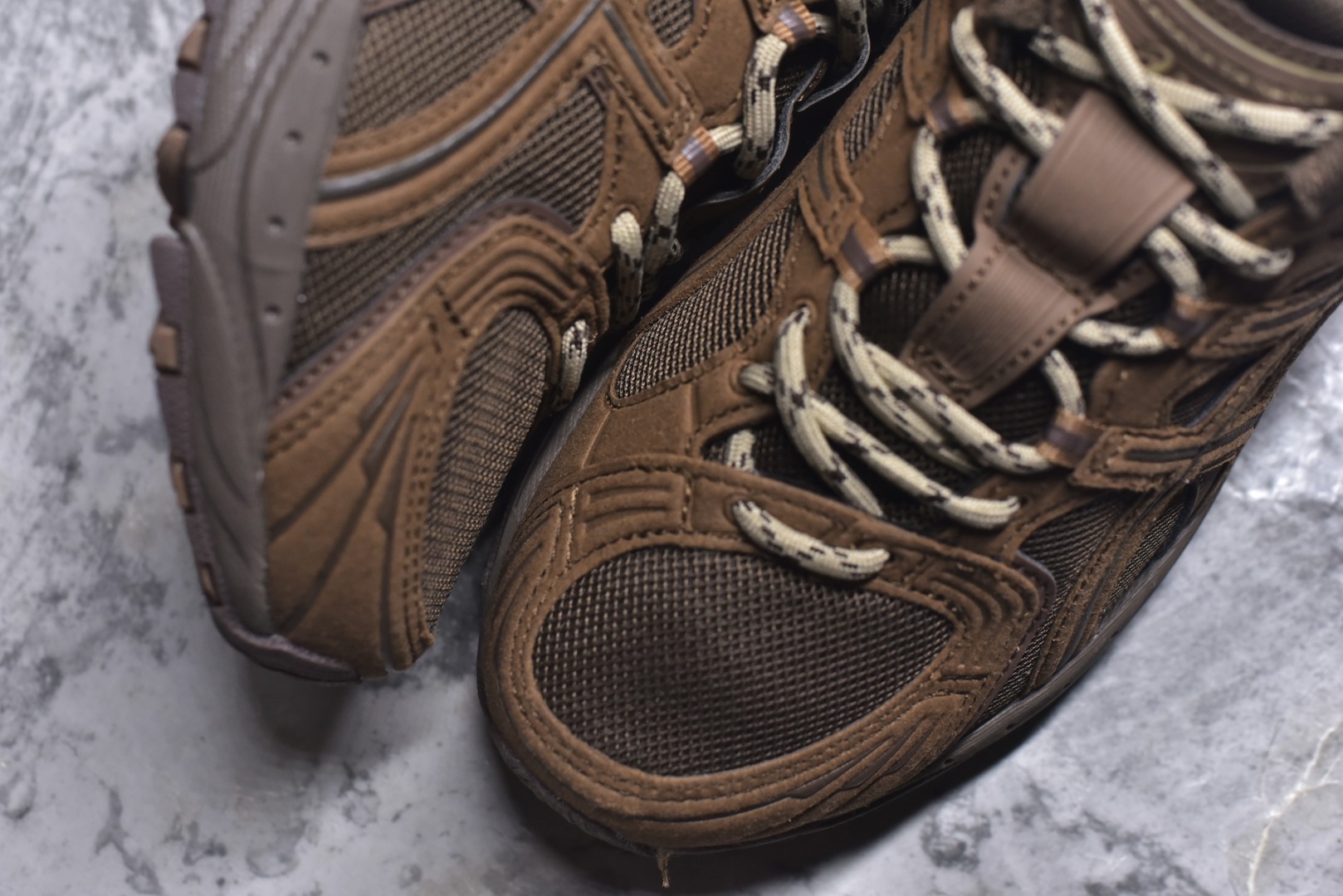 图片[8]-#ASICS Gel-Kahana TR Nexus 先锋潮流复古回潮 未来主义 舒适通勤增高百搭低帮生活休闲鞋 男女同款 ASICS（亚瑟士）是日本实业家鬼冢喜八郎创立的跑鞋运动品牌，名字想法源自著名的拉丁谚语“AnimaSana In Corpore Sano”，意为“健全的精神寓于强健的体魄”。正如其名字的含义，ASICS亚瑟士一直坚信保持身体的健康与活力是打造健康快乐的生活方式的最佳途径。亚瑟士的跑鞋、篮球鞋等系列集专业与美貌于一身，拥有极高的热度。2016年，ASICS在“2016年日本最佳全球品牌”排行榜名列第17名。尺码：36 37 37.5 38 39 39.5 40 40.5 41.5 42 42.5 43.5 44 45-选品中心