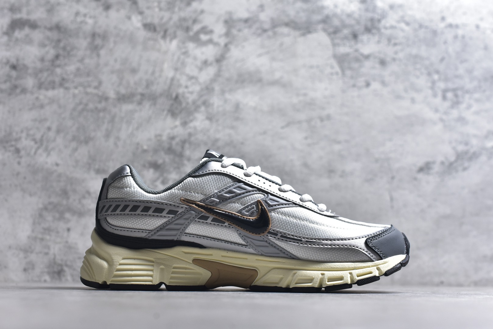 图片[3]-#NK Initiator 创始者系列 运动舒适复古网布合成革减震防滑耐磨低帮休闲跑步鞋 Ins爆火全新韩系古着风 回味经典 采用透气网眼鞋面和支撑覆盖层 自然运动设计的Phlyon中底用于缓冲 BRS 1000碳橡胶外底具有轻质柔韧性 牵引力和耐用性 货号：IO7609-101 尺码：36-45-选品中心