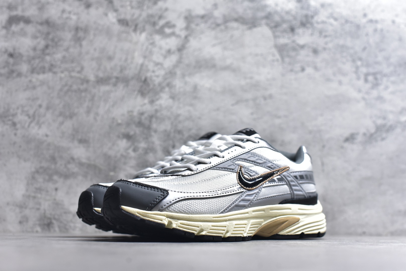 图片[2]-#NK Initiator 创始者系列 运动舒适复古网布合成革减震防滑耐磨低帮休闲跑步鞋 Ins爆火全新韩系古着风 回味经典 采用透气网眼鞋面和支撑覆盖层 自然运动设计的Phlyon中底用于缓冲 BRS 1000碳橡胶外底具有轻质柔韧性 牵引力和耐用性 货号：IO7609-101 尺码：36-45-选品中心