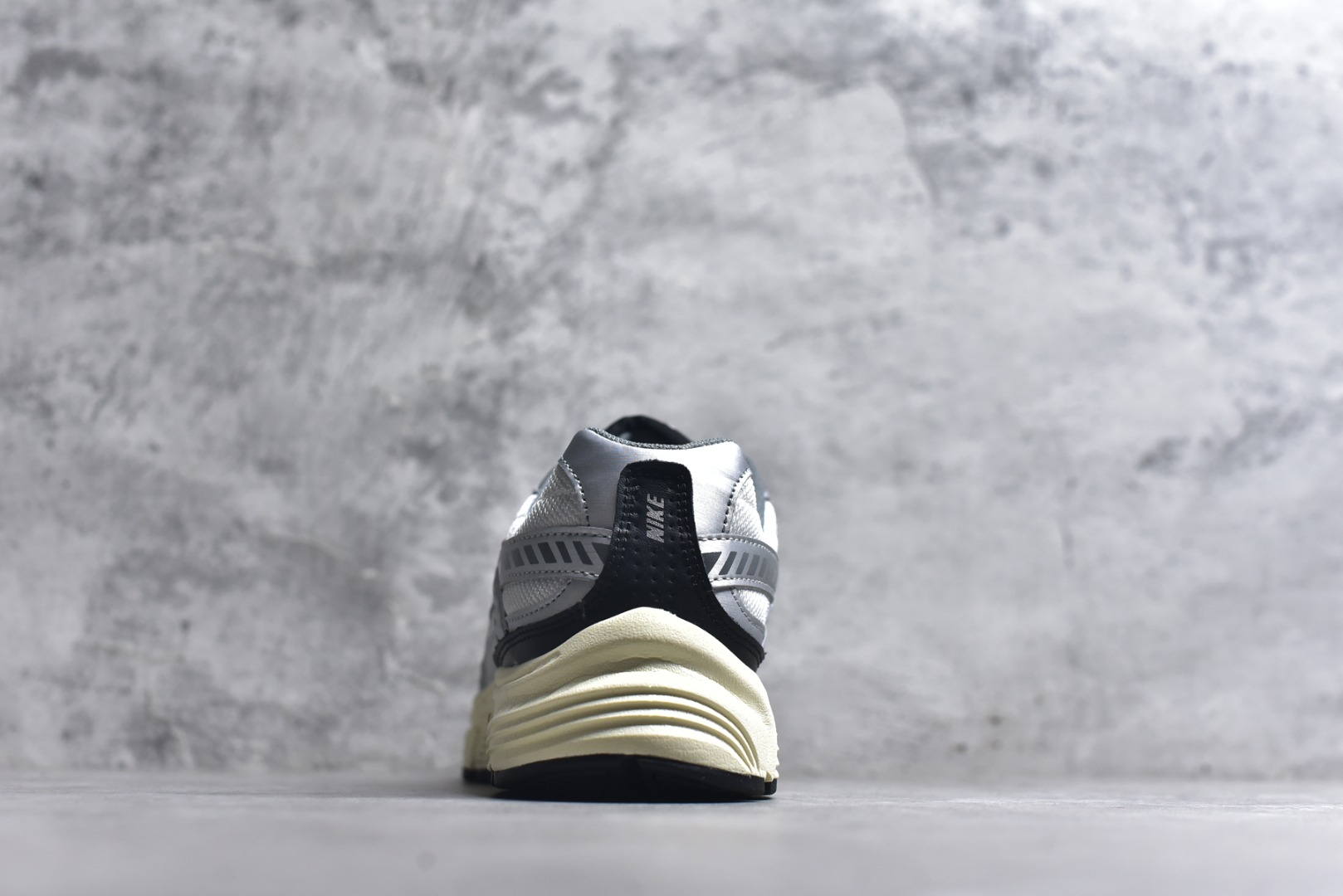 图片[5]-#NK Initiator 创始者系列 运动舒适复古网布合成革减震防滑耐磨低帮休闲跑步鞋 Ins爆火全新韩系古着风 回味经典 采用透气网眼鞋面和支撑覆盖层 自然运动设计的Phlyon中底用于缓冲 BRS 1000碳橡胶外底具有轻质柔韧性 牵引力和耐用性 货号：IO7609-101 尺码：36-45-选品中心