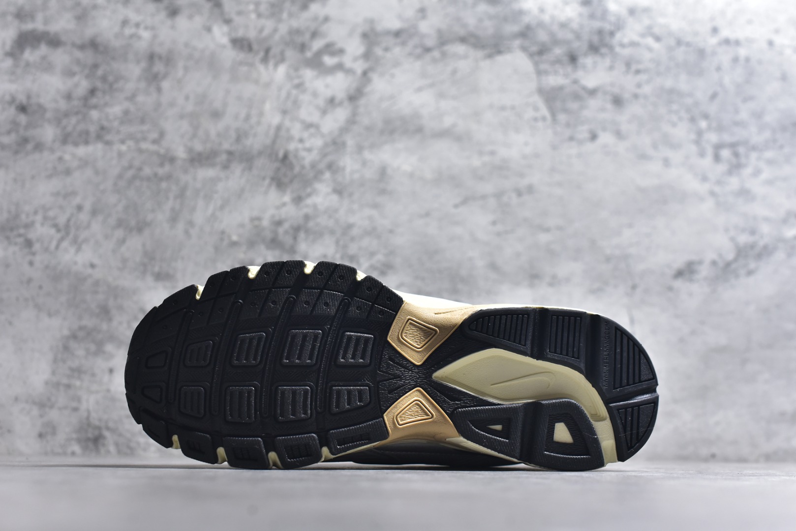 图片[6]-#NK Initiator 创始者系列 运动舒适复古网布合成革减震防滑耐磨低帮休闲跑步鞋 Ins爆火全新韩系古着风 回味经典 采用透气网眼鞋面和支撑覆盖层 自然运动设计的Phlyon中底用于缓冲 BRS 1000碳橡胶外底具有轻质柔韧性 牵引力和耐用性 货号：IO7609-101 尺码：36-45-选品中心