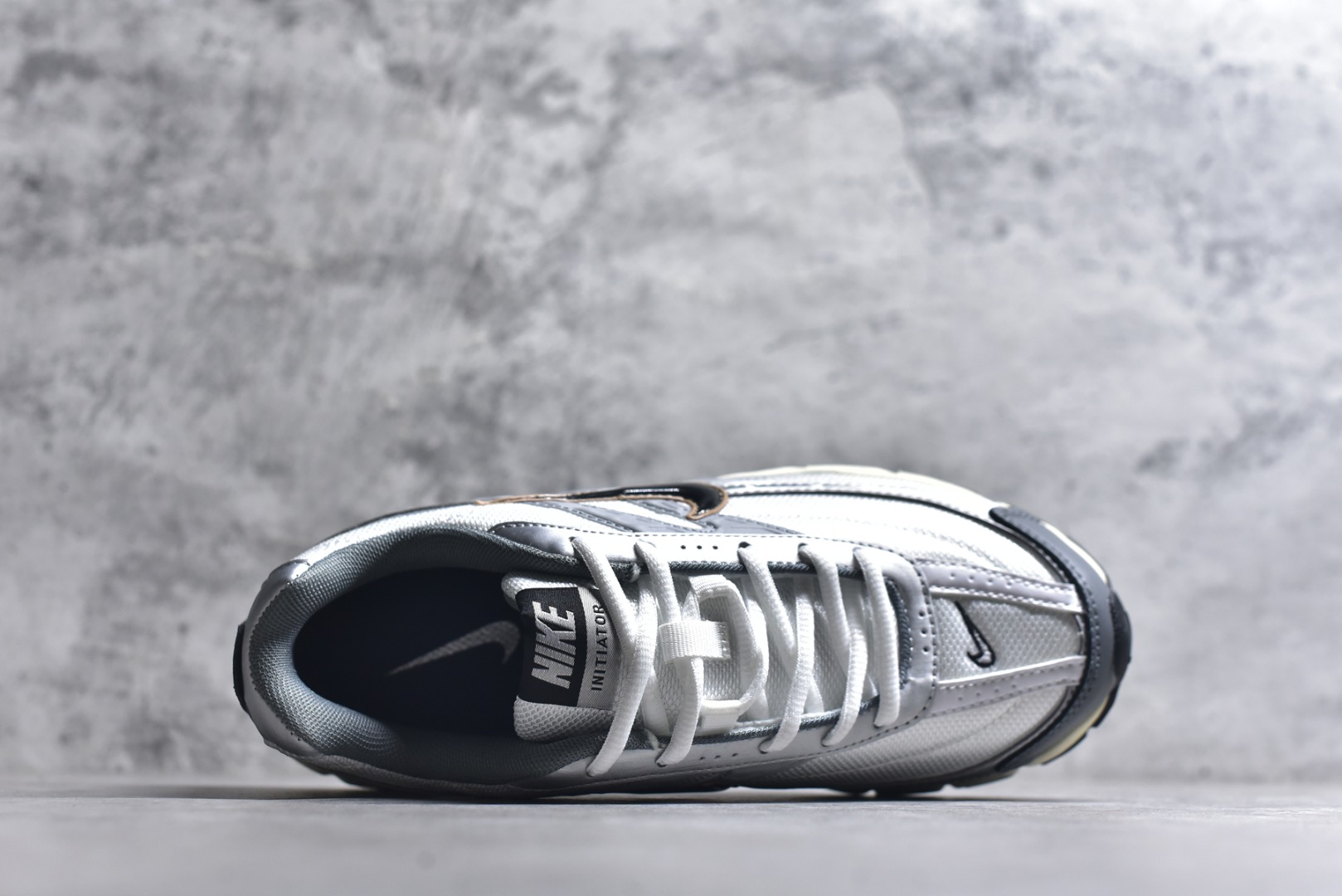 图片[4]-#NK Initiator 创始者系列 运动舒适复古网布合成革减震防滑耐磨低帮休闲跑步鞋 Ins爆火全新韩系古着风 回味经典 采用透气网眼鞋面和支撑覆盖层 自然运动设计的Phlyon中底用于缓冲 BRS 1000碳橡胶外底具有轻质柔韧性 牵引力和耐用性 货号：IO7609-101 尺码：36-45-选品中心