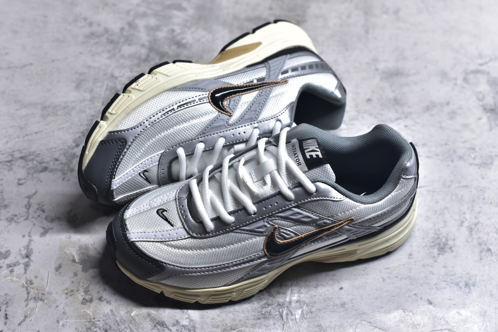 图片[7]-#NK Initiator 创始者系列 运动舒适复古网布合成革减震防滑耐磨低帮休闲跑步鞋 Ins爆火全新韩系古着风 回味经典 采用透气网眼鞋面和支撑覆盖层 自然运动设计的Phlyon中底用于缓冲 BRS 1000碳橡胶外底具有轻质柔韧性 牵引力和耐用性 货号：IO7609-101 尺码：36-45-选品中心