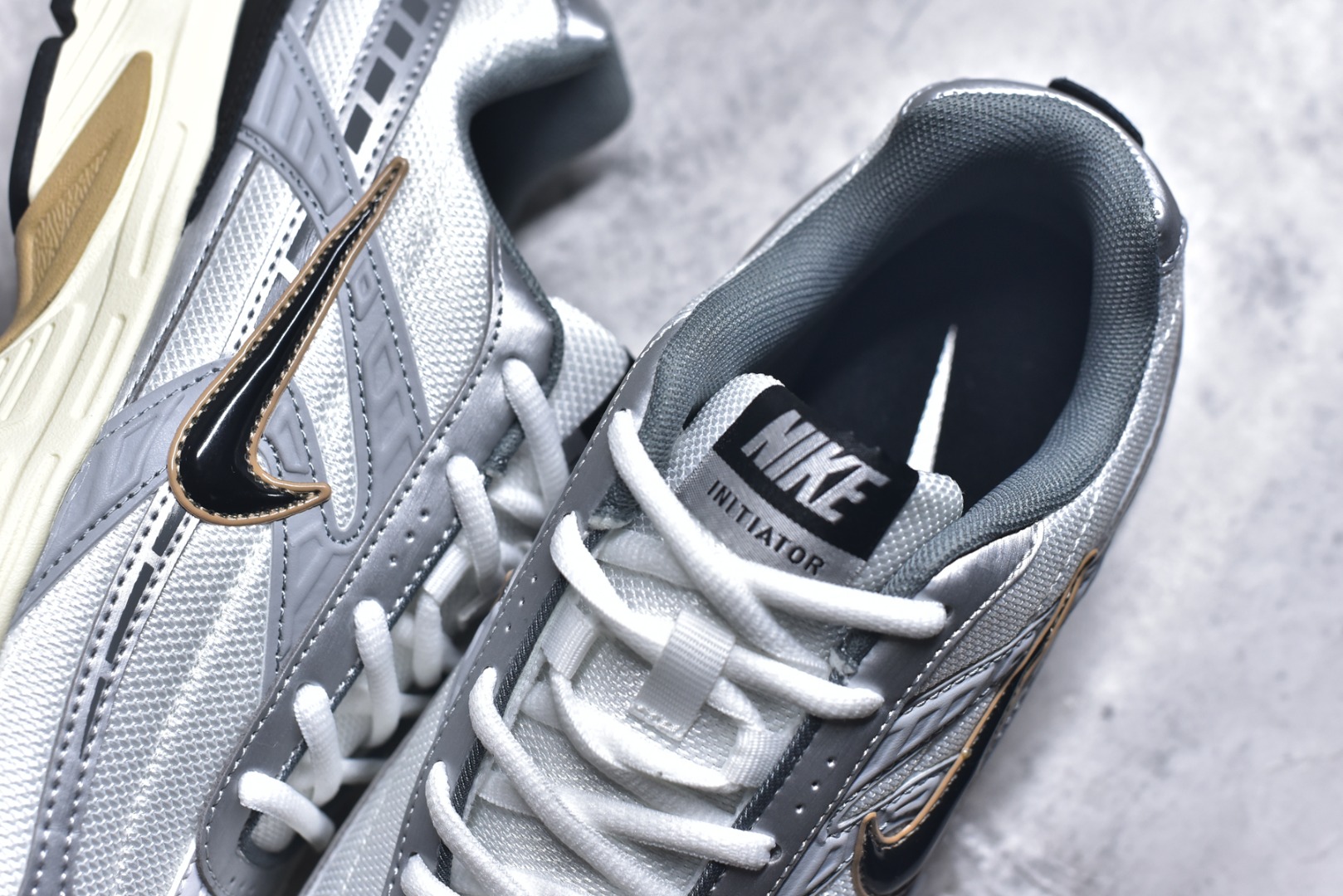 图片[9]-#NK Initiator 创始者系列 运动舒适复古网布合成革减震防滑耐磨低帮休闲跑步鞋 Ins爆火全新韩系古着风 回味经典 采用透气网眼鞋面和支撑覆盖层 自然运动设计的Phlyon中底用于缓冲 BRS 1000碳橡胶外底具有轻质柔韧性 牵引力和耐用性 货号：IO7609-101 尺码：36-45-选品中心