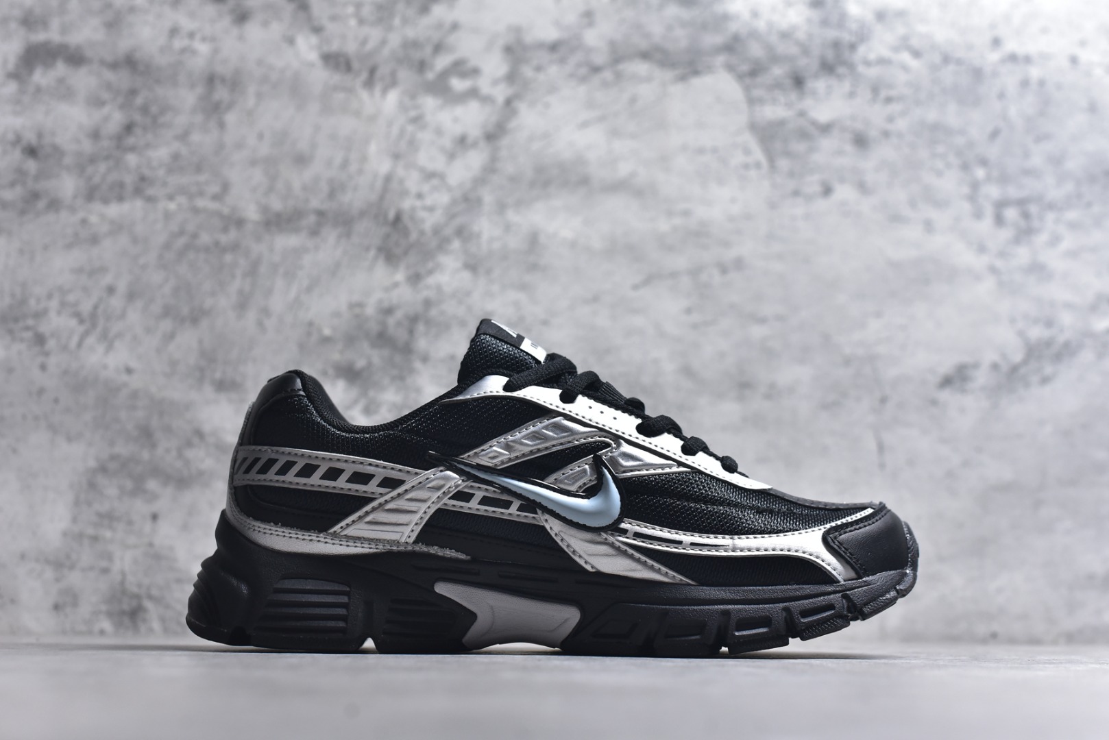 图片[3]-#NK Initiator 创始者系列 运动舒适复古网布合成革减震防滑耐磨低帮休闲跑步鞋 Ins爆火全新韩系古着风 回味经典 采用透气网眼鞋面和支撑覆盖层 自然运动设计的Phlyon中底用于缓冲 BRS 1000碳橡胶外底具有轻质柔韧性 牵引力和耐用性 货号：IO7597-001 尺码：36-45-选品中心