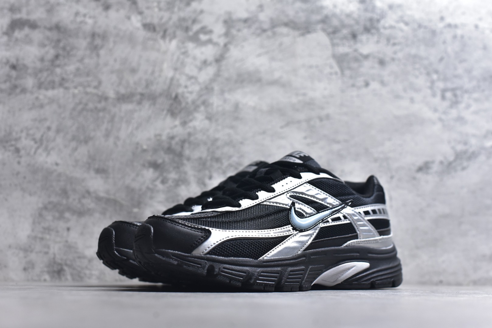 图片[2]-#NK Initiator 创始者系列 运动舒适复古网布合成革减震防滑耐磨低帮休闲跑步鞋 Ins爆火全新韩系古着风 回味经典 采用透气网眼鞋面和支撑覆盖层 自然运动设计的Phlyon中底用于缓冲 BRS 1000碳橡胶外底具有轻质柔韧性 牵引力和耐用性 货号：IO7597-001 尺码：36-45-选品中心