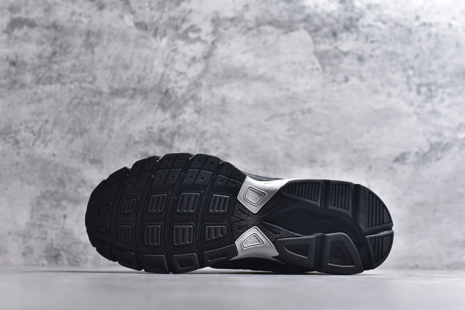 图片[6]-#NK Initiator 创始者系列 运动舒适复古网布合成革减震防滑耐磨低帮休闲跑步鞋 Ins爆火全新韩系古着风 回味经典 采用透气网眼鞋面和支撑覆盖层 自然运动设计的Phlyon中底用于缓冲 BRS 1000碳橡胶外底具有轻质柔韧性 牵引力和耐用性 货号：IO7597-001 尺码：36-45-选品中心