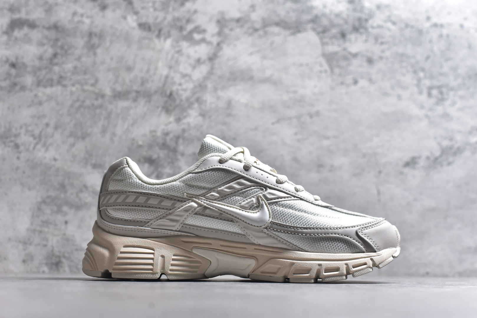 图片[3]-#NK Initiator 创始者系列 运动舒适复古网布合成革减震防滑耐磨低帮休闲跑步鞋 Ins爆火全新韩系古着风 回味经典 采用透气网眼鞋面和支撑覆盖层 自然运动设计的Phlyon中底用于缓冲 BRS 1000碳橡胶外底具有轻质柔韧性 牵引力和耐用性 货号：394053-103 尺码：36-45-选品中心