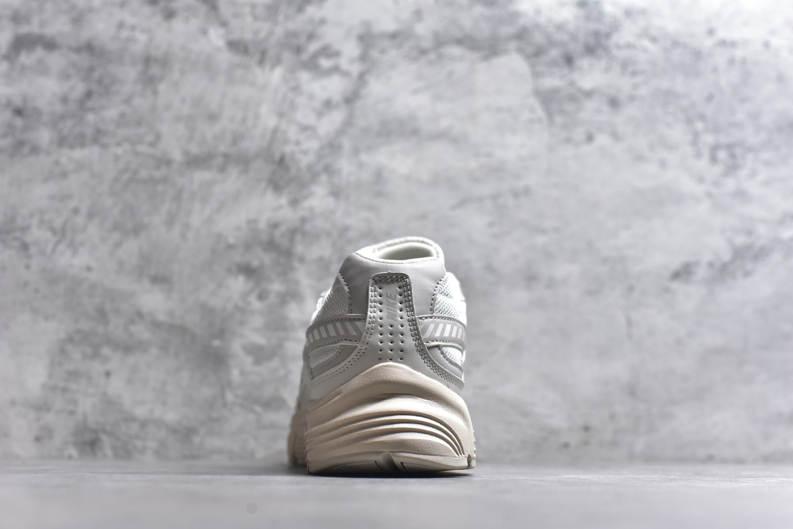 图片[5]-#NK Initiator 创始者系列 运动舒适复古网布合成革减震防滑耐磨低帮休闲跑步鞋 Ins爆火全新韩系古着风 回味经典 采用透气网眼鞋面和支撑覆盖层 自然运动设计的Phlyon中底用于缓冲 BRS 1000碳橡胶外底具有轻质柔韧性 牵引力和耐用性 货号：394053-103 尺码：36-45-选品中心