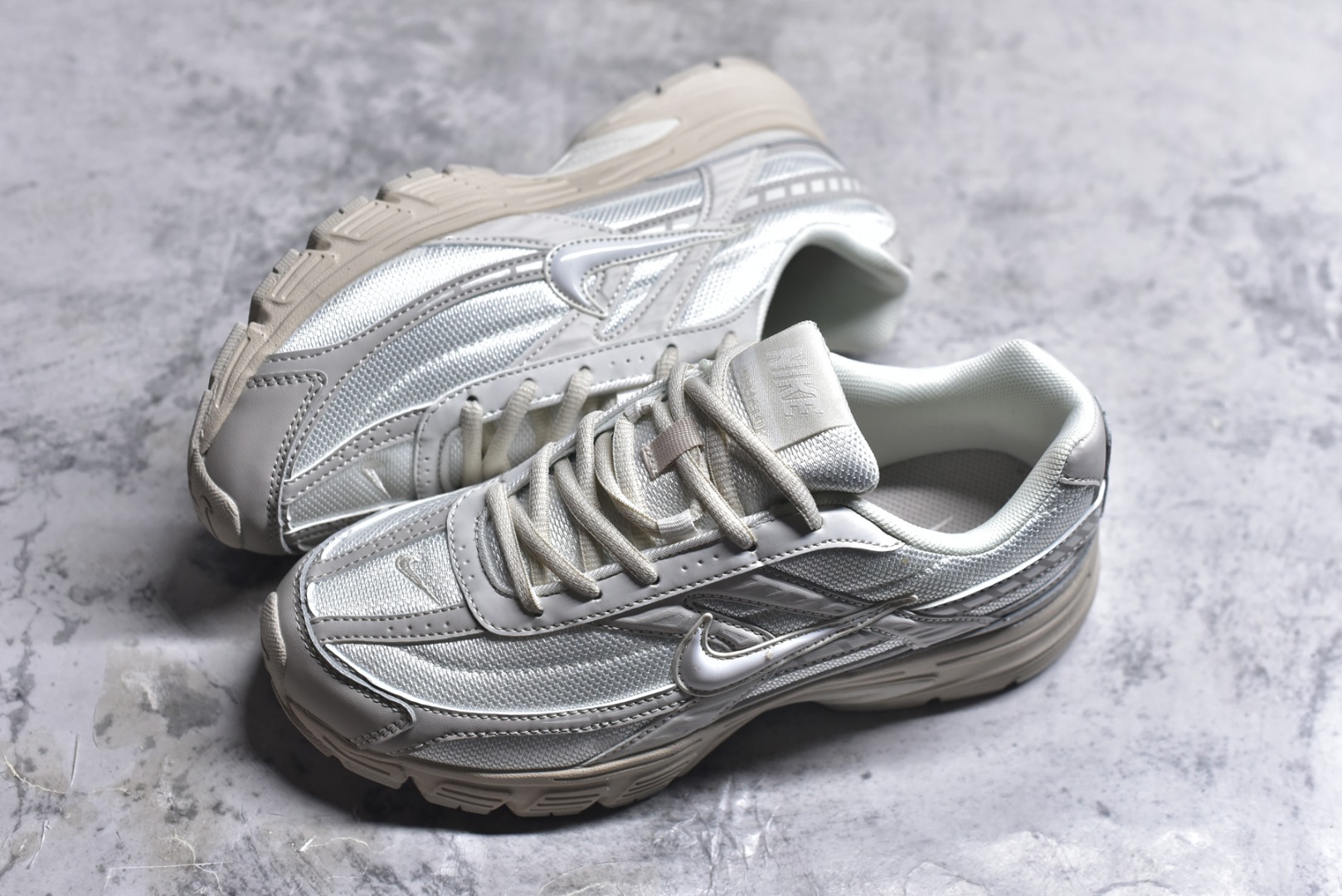 图片[7]-#NK Initiator 创始者系列 运动舒适复古网布合成革减震防滑耐磨低帮休闲跑步鞋 Ins爆火全新韩系古着风 回味经典 采用透气网眼鞋面和支撑覆盖层 自然运动设计的Phlyon中底用于缓冲 BRS 1000碳橡胶外底具有轻质柔韧性 牵引力和耐用性 货号：394053-103 尺码：36-45-选品中心