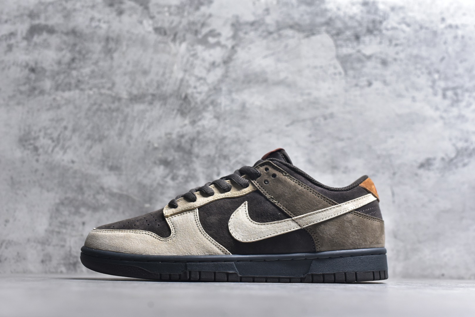 #Nike Dunk Low 棕熊🐻 货号：UK2320 189 尺码：36 36.5 37.5 38 38.5 39 40 40.5 41 42 42.5 43 44 45-选品中心