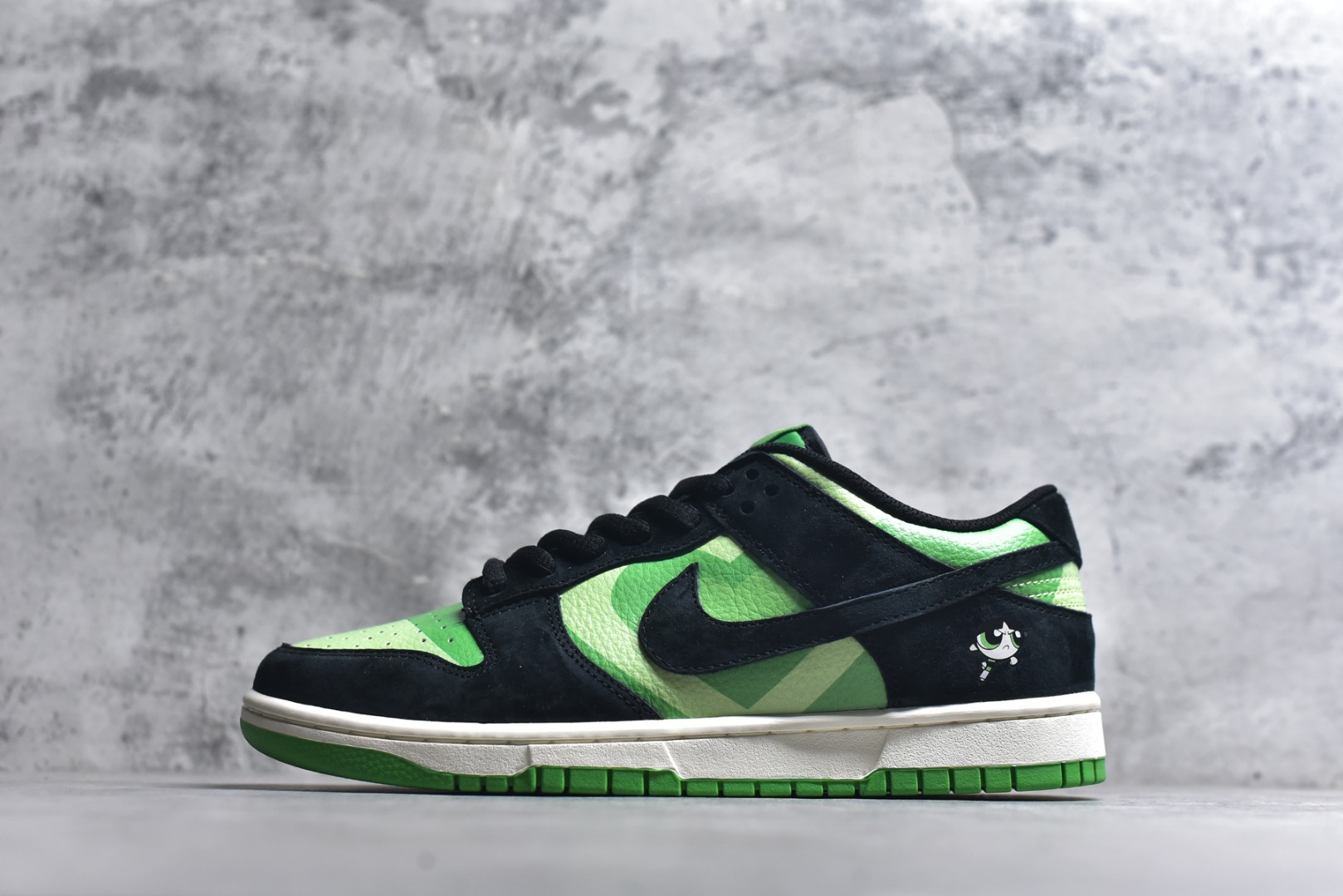 #Nike Dunk Low 联名黑绿 飞天小女警 货号：GP5532 062 尺码：36 36.5 37.5 38 38.5 39 40 40.5 41 42 42.5 43 44 44.5 45-选品中心