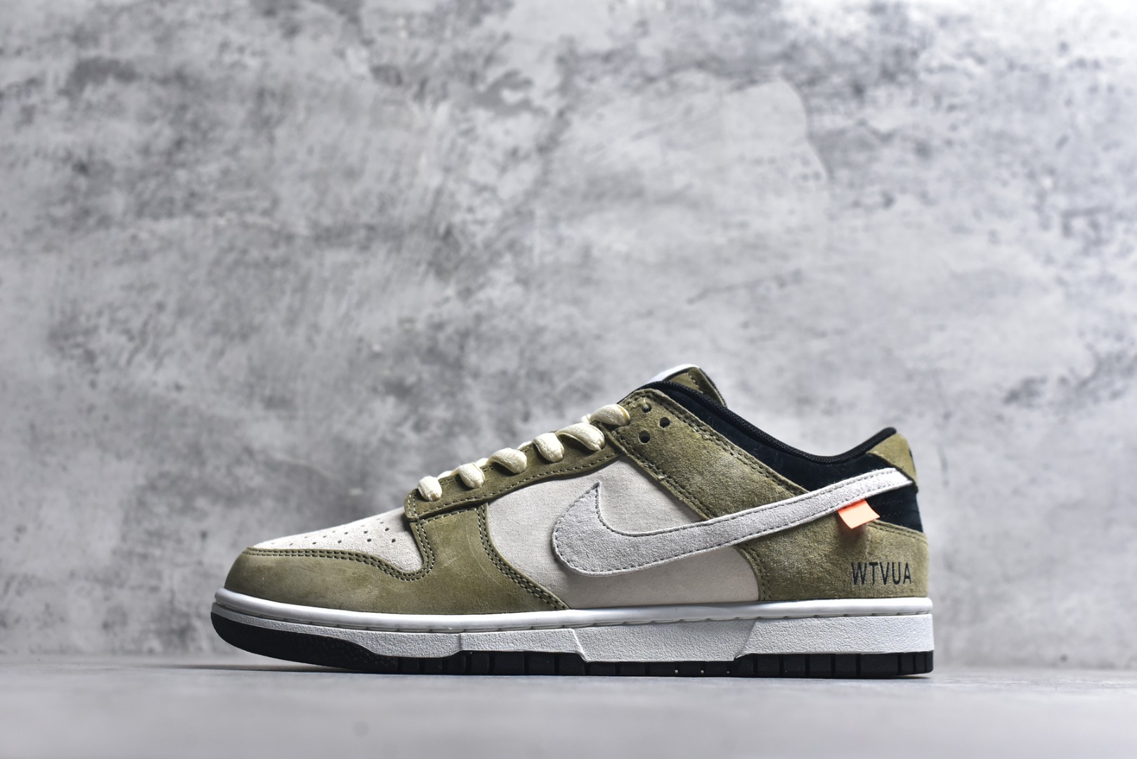 #Nike Dunk Low 联名军绿 货号：WT1233 028 尺码：36 36.5 37.5 38 38.5 39 40 40.5 41 42 42.5 43 44 44.5 45-选品中心