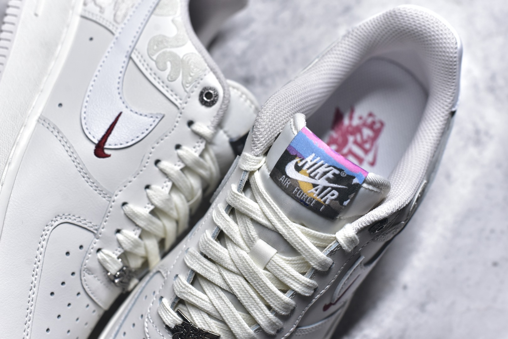 图片[9]-#Nike Air Force 1\’07 Low 马年限定 空军一号低帮休闲板鞋 IQ1119-011 纯原原厂皮料 原版品质 专柜特供 原楦头原纸板 定制五金配件 内置全掌气垫 原厂鞋底 尺码：36 36.5 37.5 38 38.5 39 40 40.5 41 42 42.5 43 44 44.5 45 46 47.5-选品中心