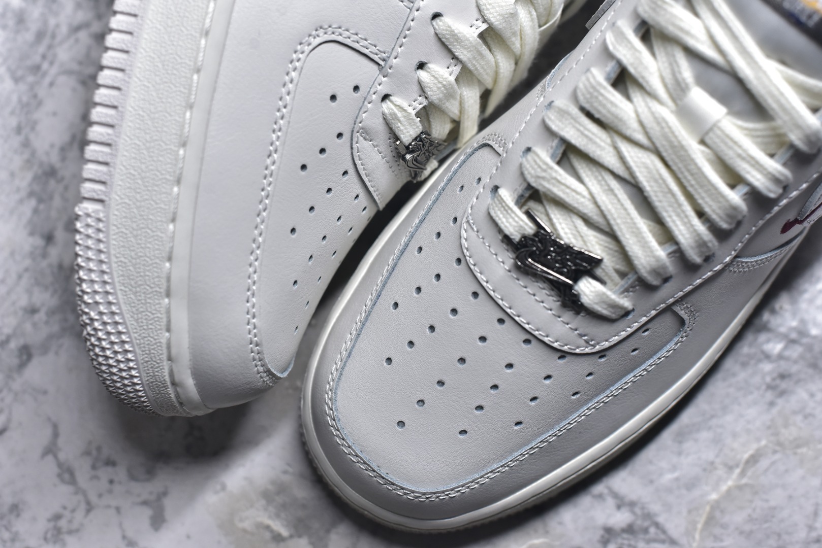 图片[8]-#Nike Air Force 1\’07 Low 马年限定 空军一号低帮休闲板鞋 IQ1119-011 纯原原厂皮料 原版品质 专柜特供 原楦头原纸板 定制五金配件 内置全掌气垫 原厂鞋底 尺码：36 36.5 37.5 38 38.5 39 40 40.5 41 42 42.5 43 44 44.5 45 46 47.5-选品中心