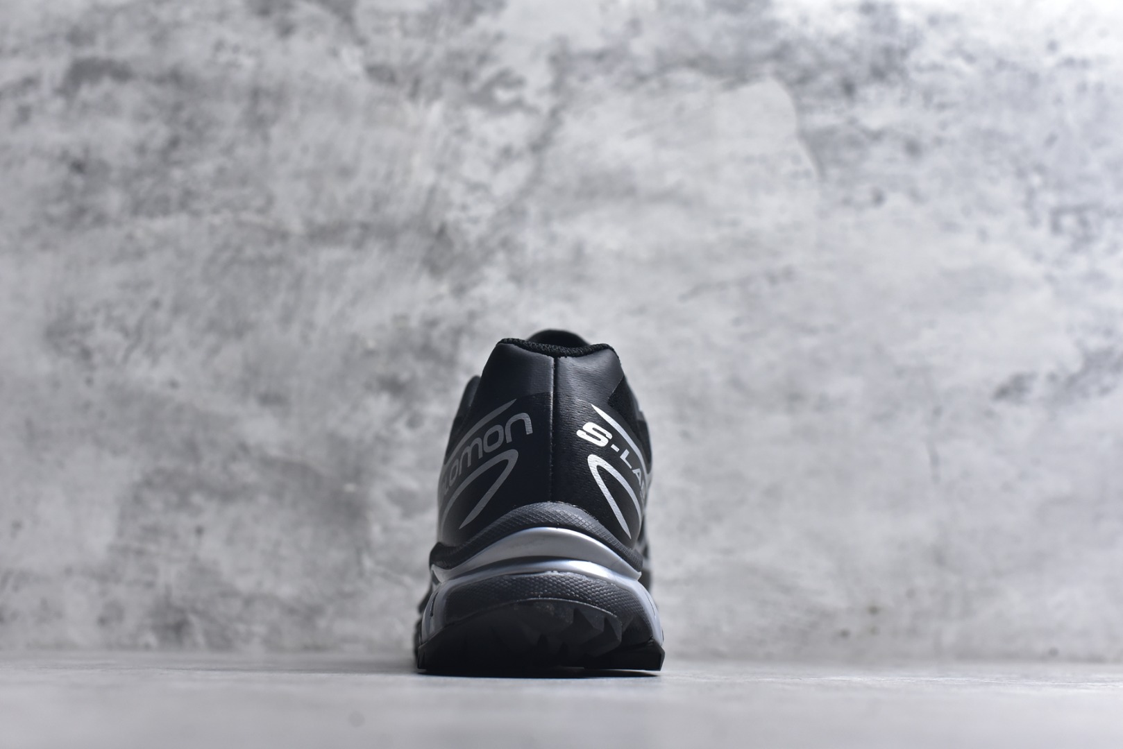 图片[5]-#SALOMON XT-6 GTX 萨洛蒙潮流越野机能户外功能鞋 防水黑银 474506 全新版本出货 好货不怕晚 品质 细节 材料都是肉眼可以见！ 售前售后也是其它工厂无法匹敌！ 纯原外贸平台特供订单 耗时半年巨作 全套原纸板楦头开发 原厂特供网布配套加持 确保原汁原味 完美呈现版型 原档数据独家私模五层组合大底 原装Ortholite轻量化鞋垫 中底布带钢印编号 原厂TPU锁扣 进口港宝加持 后跟自然饱满 还原公司包裹性 鞋面以“锯齿”状的包裹系统呈现 在基色底之下加入了各种色点缀 Salomon 标签、Quicklace 系统以及鞋头、鞋舌和鞋跟上的附加品牌使细节更加完美 让穿着者可以轻松驾驭户外与通勤下的任何运动生活场景 无缝鞋身户外随意纵横 颜值与脚感兼备 出街通勤 绝对非常吸睛 你值得拥有 尺码：36 36.5 37.5 38 38.5 39 40 40.5 41 42 42.5 43 44 44.5 45-选品中心