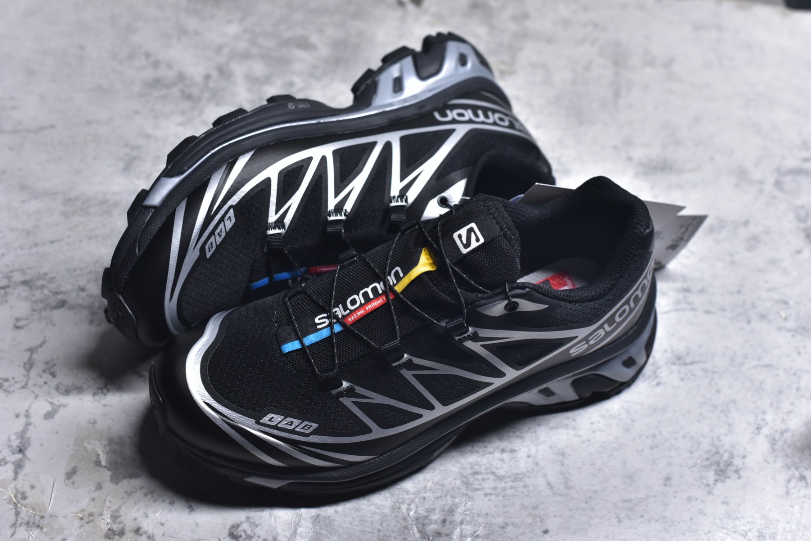 图片[7]-#SALOMON XT-6 GTX 萨洛蒙潮流越野机能户外功能鞋 防水黑银 474506 全新版本出货 好货不怕晚 品质 细节 材料都是肉眼可以见！ 售前售后也是其它工厂无法匹敌！ 纯原外贸平台特供订单 耗时半年巨作 全套原纸板楦头开发 原厂特供网布配套加持 确保原汁原味 完美呈现版型 原档数据独家私模五层组合大底 原装Ortholite轻量化鞋垫 中底布带钢印编号 原厂TPU锁扣 进口港宝加持 后跟自然饱满 还原公司包裹性 鞋面以“锯齿”状的包裹系统呈现 在基色底之下加入了各种色点缀 Salomon 标签、Quicklace 系统以及鞋头、鞋舌和鞋跟上的附加品牌使细节更加完美 让穿着者可以轻松驾驭户外与通勤下的任何运动生活场景 无缝鞋身户外随意纵横 颜值与脚感兼备 出街通勤 绝对非常吸睛 你值得拥有 尺码：36 36.5 37.5 38 38.5 39 40 40.5 41 42 42.5 43 44 44.5 45-选品中心