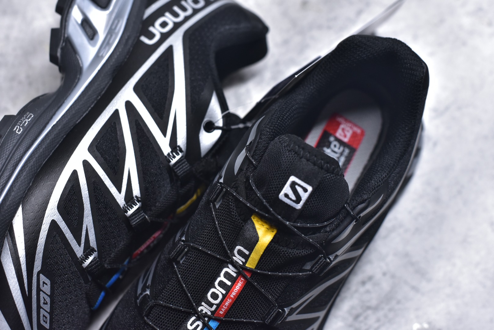 图片[9]-#SALOMON XT-6 GTX 萨洛蒙潮流越野机能户外功能鞋 防水黑银 474506 全新版本出货 好货不怕晚 品质 细节 材料都是肉眼可以见！ 售前售后也是其它工厂无法匹敌！ 纯原外贸平台特供订单 耗时半年巨作 全套原纸板楦头开发 原厂特供网布配套加持 确保原汁原味 完美呈现版型 原档数据独家私模五层组合大底 原装Ortholite轻量化鞋垫 中底布带钢印编号 原厂TPU锁扣 进口港宝加持 后跟自然饱满 还原公司包裹性 鞋面以“锯齿”状的包裹系统呈现 在基色底之下加入了各种色点缀 Salomon 标签、Quicklace 系统以及鞋头、鞋舌和鞋跟上的附加品牌使细节更加完美 让穿着者可以轻松驾驭户外与通勤下的任何运动生活场景 无缝鞋身户外随意纵横 颜值与脚感兼备 出街通勤 绝对非常吸睛 你值得拥有 尺码：36 36.5 37.5 38 38.5 39 40 40.5 41 42 42.5 43 44 44.5 45-选品中心