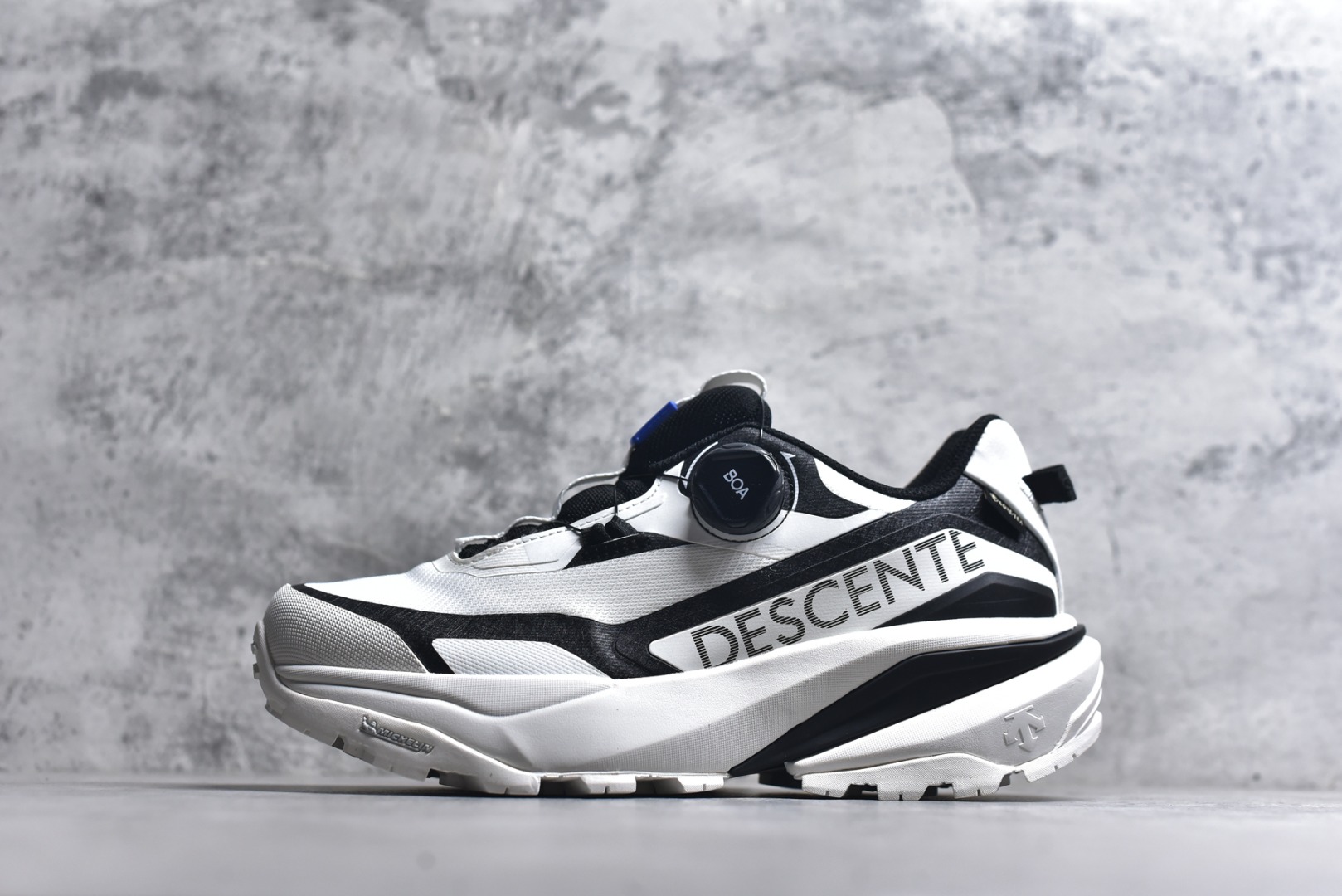 #迪桑特DESCENTE SKI STYLE系列 GORE-TEX 舒适 耐磨防水 低帮 徒步鞋 货号：D5131SSN38 尺码：40-45-选品中心