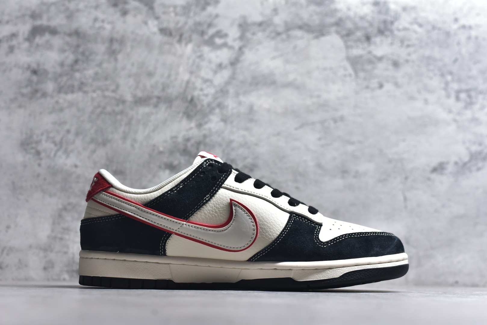 图片[3]-#2026年新款限量发售！Nike SB Dunk Low“ 马年限定—好运金马” 周年高端定制 低帮休闲板鞋 定制鞋盒 大厂纯原品质出货 超高清洁度 皮料切割干净无任何毛边 细节完美 货号：FC1688-259 尺码：36 36.5 37.5 38 38.5 39 40 40.5 41 42 42.5 43 44 44.5 45-选品中心