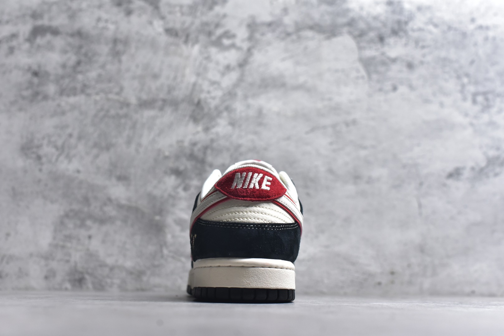 图片[5]-#2026年新款限量发售！Nike SB Dunk Low“ 马年限定—好运金马” 周年高端定制 低帮休闲板鞋 定制鞋盒 大厂纯原品质出货 超高清洁度 皮料切割干净无任何毛边 细节完美 货号：FC1688-259 尺码：36 36.5 37.5 38 38.5 39 40 40.5 41 42 42.5 43 44 44.5 45-选品中心