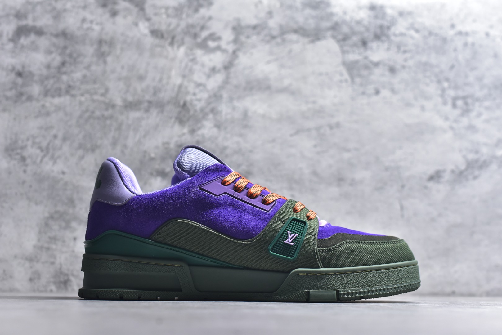 图片[3]-#顶级莞产 LOUIS VUITTON 路易威登 LV Trainer 牛皮革 ✦ 原楦原纸版开模，鞋型立体饱满 ✦ 零毛边、零溢胶、零线头瑕疵 ✦ 细节与原版一致 区分市面通货 ✦ 多层叠片＋电脑针车，针距密度一致 ✦ Monogram浮雕＋3D高频压纹 ✦ 多密度发泡中底：支撑回弹媲美专柜 ✦ 原装橡胶大底：含胶量高、纹路深、双拼接零偏差 ✦ ZP级原装包装：专柜款鞋盒＋防尘袋＋说明书 尺码：39 40 41 42 43 44 45-选品中心