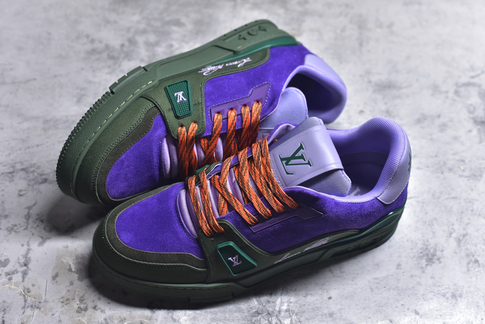 图片[7]-#顶级莞产 LOUIS VUITTON 路易威登 LV Trainer 牛皮革 ✦ 原楦原纸版开模，鞋型立体饱满 ✦ 零毛边、零溢胶、零线头瑕疵 ✦ 细节与原版一致 区分市面通货 ✦ 多层叠片＋电脑针车，针距密度一致 ✦ Monogram浮雕＋3D高频压纹 ✦ 多密度发泡中底：支撑回弹媲美专柜 ✦ 原装橡胶大底：含胶量高、纹路深、双拼接零偏差 ✦ ZP级原装包装：专柜款鞋盒＋防尘袋＋说明书 尺码：39 40 41 42 43 44 45-选品中心