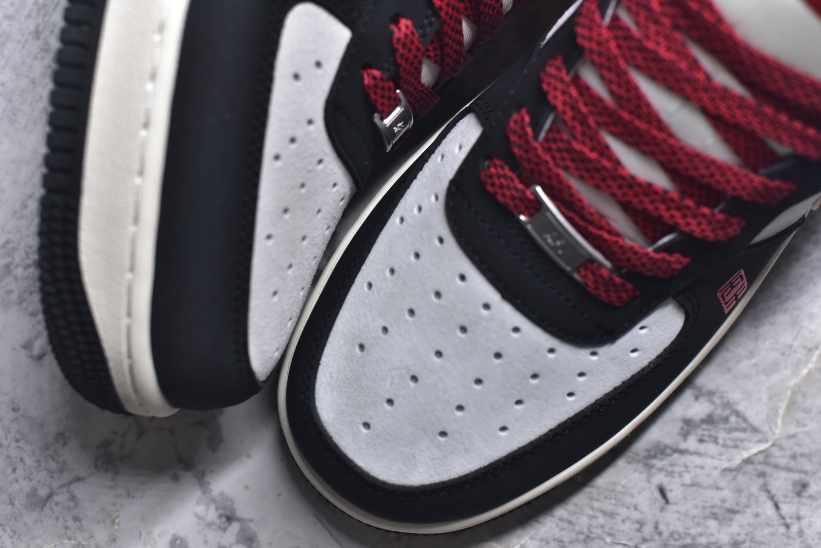 图片[8]-#2026年爆款限量发售！公司级NIke Air Force 1 \’07 Low “马年限定-汗血宝马”空军一号 低帮 运动鞋 休闲鞋 折边针车 工艺难度大 原楦头原纸板 原装鞋盒 定制五金配件 内置全掌气垫 原厂鞋底 货号：HT5088-612 尺码：36 36.5 37.5 38 38.5 39 40 40.5 41 42 42.5 43 44 44.5 45-选品中心