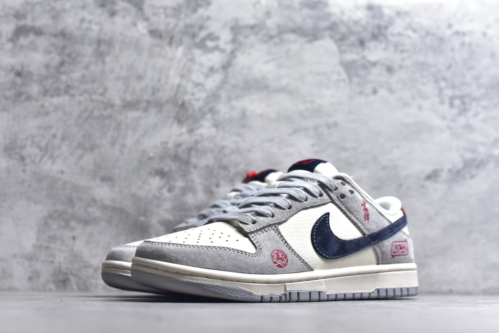 图片[2]-#2026年新款限量发售！Nike SB Dunk Low“ 马年限定—米黑猪八革” 周年高端定制 低帮休闲板鞋 定制鞋盒 大厂纯原品质出货 超高清洁度 皮料切割干净无任何毛边 细节完美 货号：FC1688-255 尺码：36 36.5 37.5 38 38.5 39 40 40.5 41 42 42.5 43 44 44.5 45-选品中心