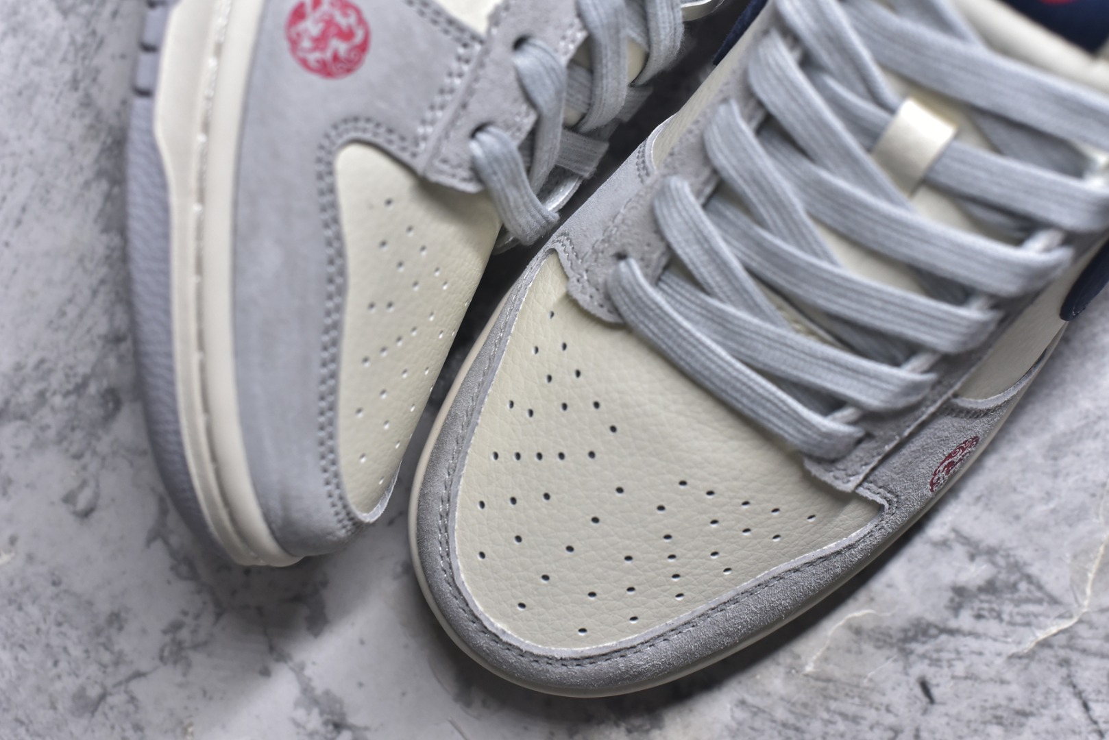 图片[8]-#2026年新款限量发售！Nike SB Dunk Low“ 马年限定—米黑猪八革” 周年高端定制 低帮休闲板鞋 定制鞋盒 大厂纯原品质出货 超高清洁度 皮料切割干净无任何毛边 细节完美 货号：FC1688-255 尺码：36 36.5 37.5 38 38.5 39 40 40.5 41 42 42.5 43 44 44.5 45-选品中心