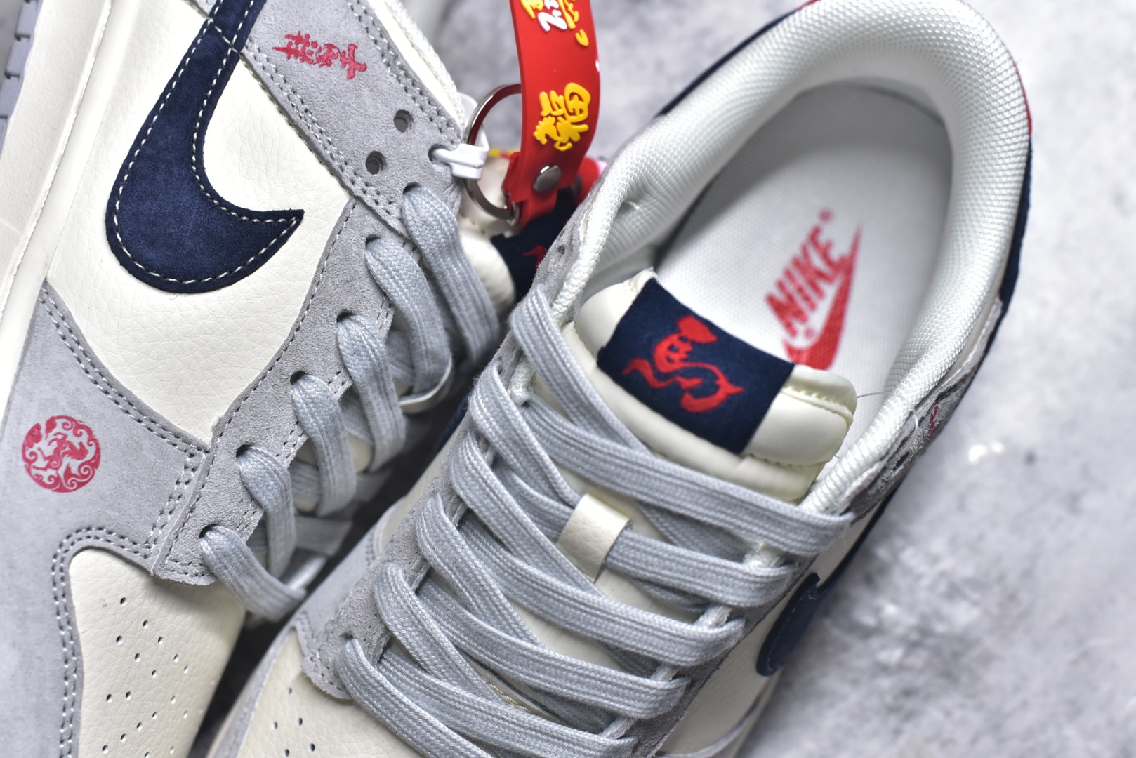 图片[9]-#2026年新款限量发售！Nike SB Dunk Low“ 马年限定—米黑猪八革” 周年高端定制 低帮休闲板鞋 定制鞋盒 大厂纯原品质出货 超高清洁度 皮料切割干净无任何毛边 细节完美 货号：FC1688-255 尺码：36 36.5 37.5 38 38.5 39 40 40.5 41 42 42.5 43 44 44.5 45-选品中心