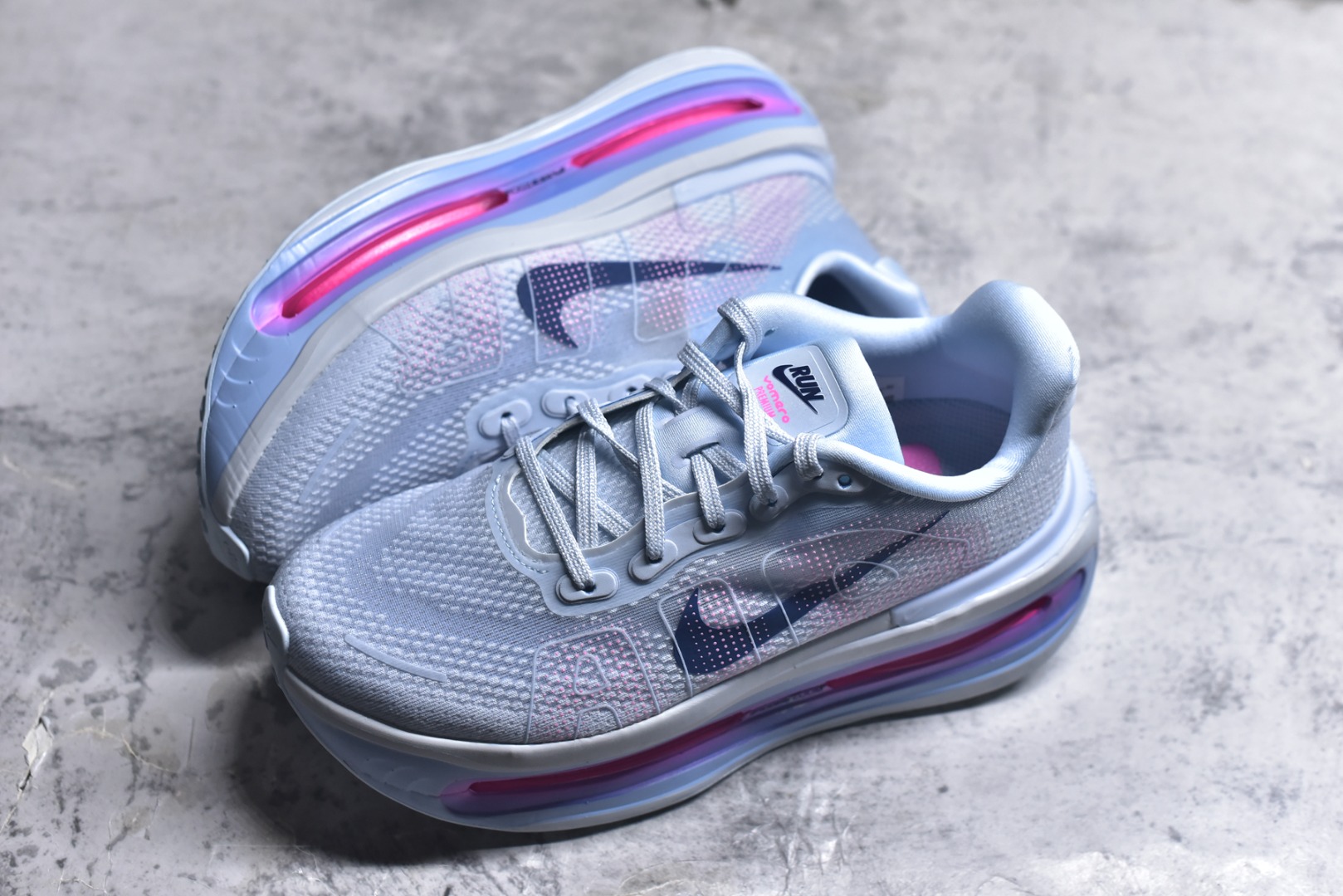 图片[7]-#NIKE VOMERO PREMIUM 全掌气垫缓震网面运动跑鞋 纯原生产线出品 市场目前最优品质 完美还原zp脚感 正确前后分离式两片纤维柱气垫 上下包裹超软弹泡棉 正确组合大底 区别市场通货 版型完美 鞋面材料同步原版1：1 全部原版开发校对 欢迎对比💪🏻 Nike 运用 Air技术专利，推出 Nike Pegasus Premium，沿用经典 Pegasus 系列产品深受跑者喜爱的缓震功能，并配置 Nike 首款可见式塑形 Air Zoom 气垫。 全掌可见的AirZoom首次在Pegasus系列中出现，模仿了Vaporfly的碳板曲线，增强了跑步时的流畅过渡。 货号：HM5973 400 尺码：36-46-选品中心