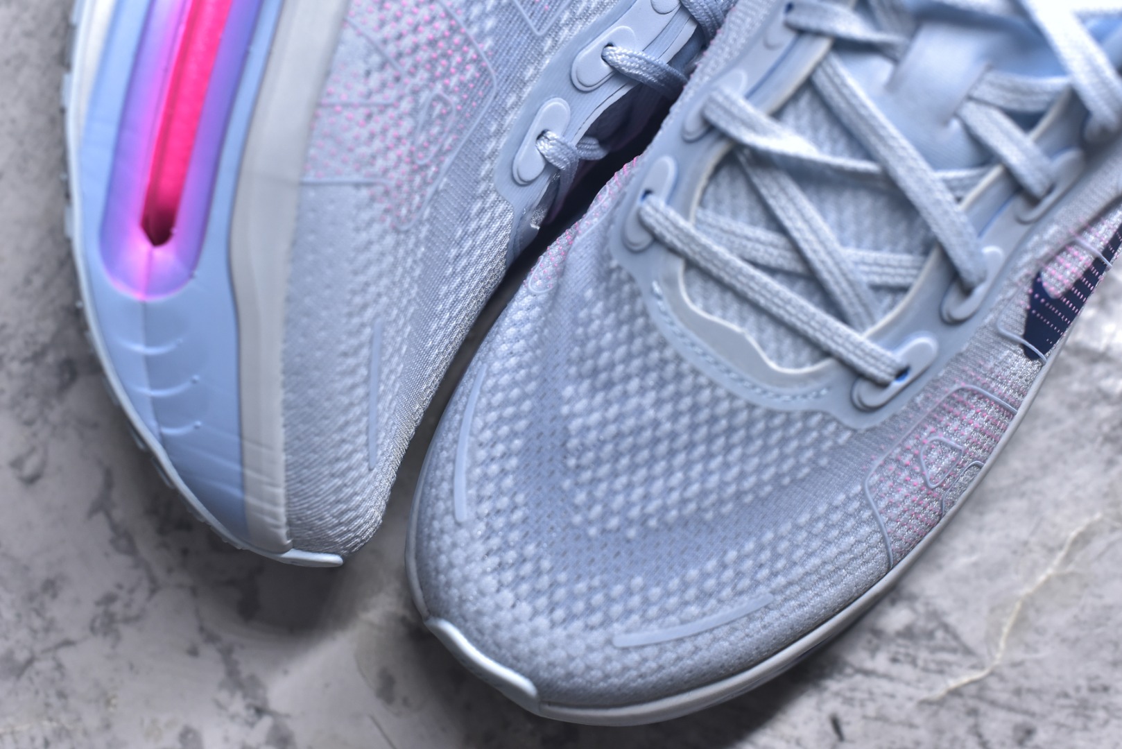 图片[8]-#NIKE VOMERO PREMIUM 全掌气垫缓震网面运动跑鞋 纯原生产线出品 市场目前最优品质 完美还原zp脚感 正确前后分离式两片纤维柱气垫 上下包裹超软弹泡棉 正确组合大底 区别市场通货 版型完美 鞋面材料同步原版1：1 全部原版开发校对 欢迎对比💪🏻 Nike 运用 Air技术专利，推出 Nike Pegasus Premium，沿用经典 Pegasus 系列产品深受跑者喜爱的缓震功能，并配置 Nike 首款可见式塑形 Air Zoom 气垫。 全掌可见的AirZoom首次在Pegasus系列中出现，模仿了Vaporfly的碳板曲线，增强了跑步时的流畅过渡。 货号：HM5973 400 尺码：36-46-选品中心