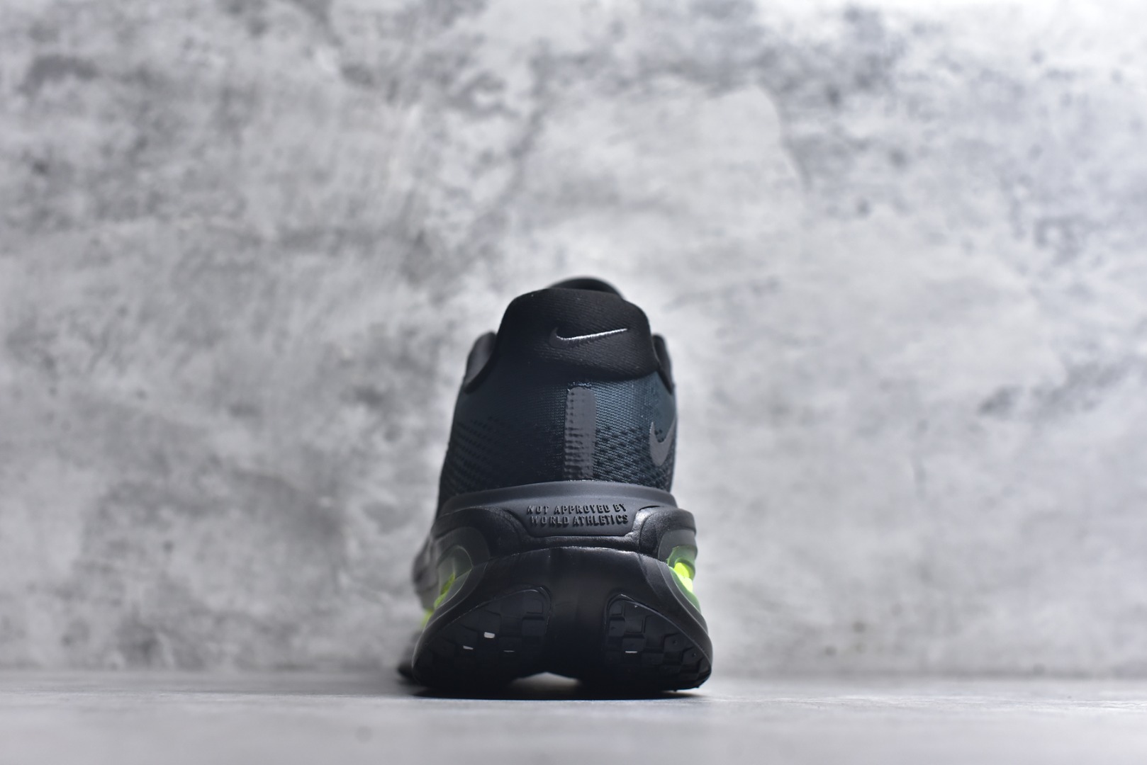 图片[5]-#NIKE VOMERO PREMIUM 全掌气垫缓震网面运动跑鞋 纯原生产线出品 市场目前最优品质 完美还原zp脚感 正确前后分离式两片纤维柱气垫 上下包裹超软弹泡棉 正确组合大底 区别市场通货 版型完美 鞋面材料同步原版1：1 全部原版开发校对 欢迎对比💪🏻 Nike 运用 Air技术专利，推出 Nike Pegasus Premium，沿用经典 Pegasus 系列产品深受跑者喜爱的缓震功能，并配置 Nike 首款可见式塑形 Air Zoom 气垫。 全掌可见的AirZoom首次在Pegasus系列中出现，模仿了Vaporfly的碳板曲线，增强了跑步时的流畅过渡。 货号：HQ2050-001 尺码：36-46-选品中心