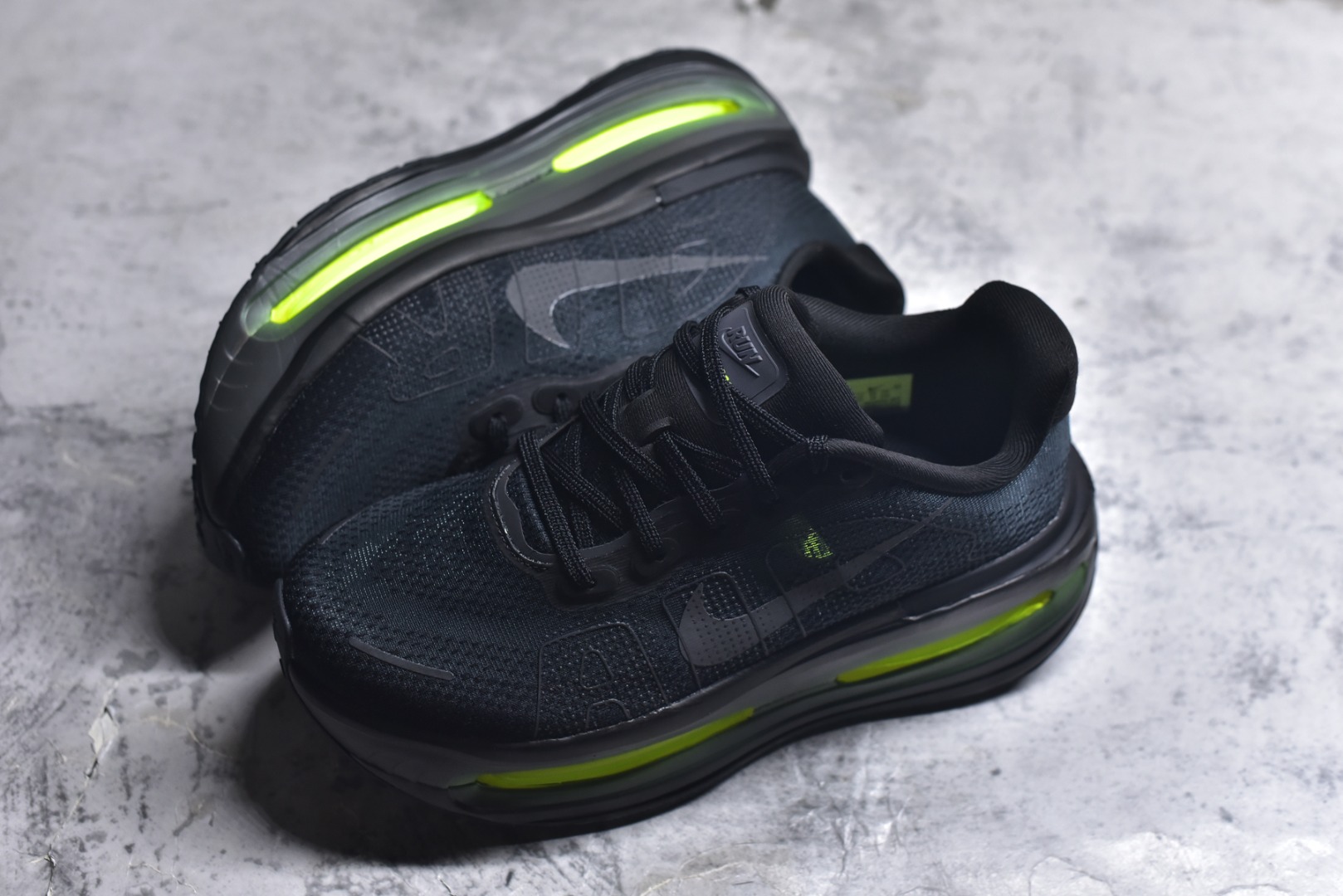 图片[7]-#NIKE VOMERO PREMIUM 全掌气垫缓震网面运动跑鞋 纯原生产线出品 市场目前最优品质 完美还原zp脚感 正确前后分离式两片纤维柱气垫 上下包裹超软弹泡棉 正确组合大底 区别市场通货 版型完美 鞋面材料同步原版1：1 全部原版开发校对 欢迎对比💪🏻 Nike 运用 Air技术专利，推出 Nike Pegasus Premium，沿用经典 Pegasus 系列产品深受跑者喜爱的缓震功能，并配置 Nike 首款可见式塑形 Air Zoom 气垫。 全掌可见的AirZoom首次在Pegasus系列中出现，模仿了Vaporfly的碳板曲线，增强了跑步时的流畅过渡。 货号：HQ2050-001 尺码：36-46-选品中心