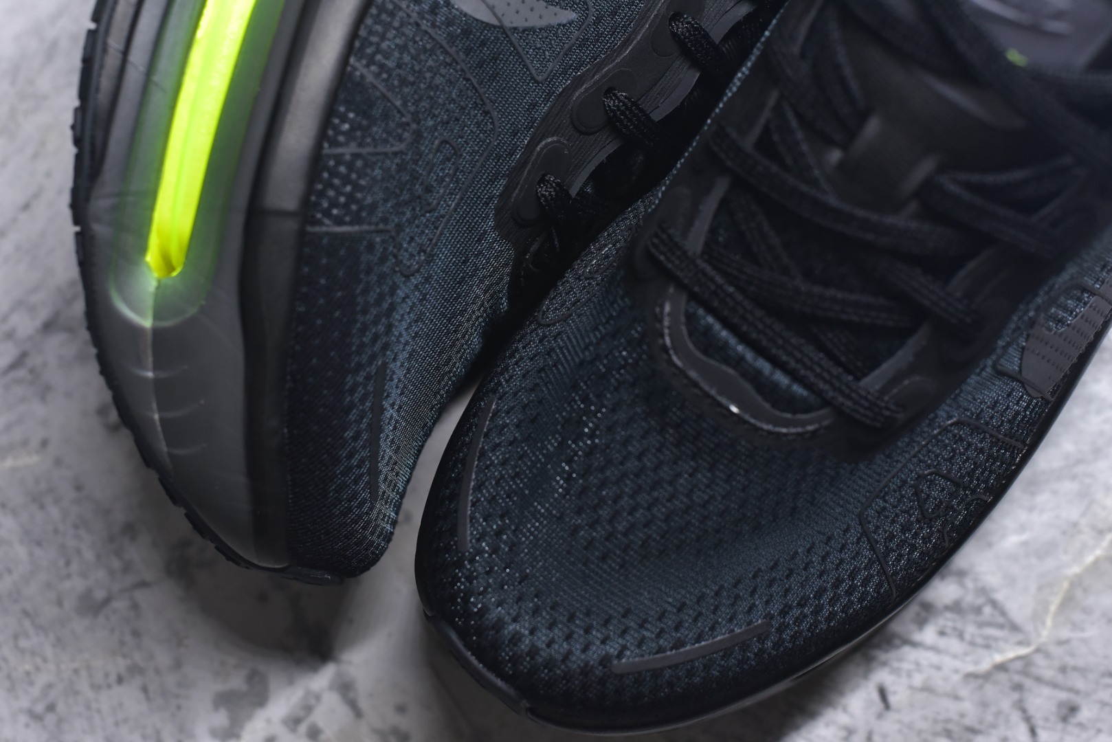 图片[8]-#NIKE VOMERO PREMIUM 全掌气垫缓震网面运动跑鞋 纯原生产线出品 市场目前最优品质 完美还原zp脚感 正确前后分离式两片纤维柱气垫 上下包裹超软弹泡棉 正确组合大底 区别市场通货 版型完美 鞋面材料同步原版1：1 全部原版开发校对 欢迎对比💪🏻 Nike 运用 Air技术专利，推出 Nike Pegasus Premium，沿用经典 Pegasus 系列产品深受跑者喜爱的缓震功能，并配置 Nike 首款可见式塑形 Air Zoom 气垫。 全掌可见的AirZoom首次在Pegasus系列中出现，模仿了Vaporfly的碳板曲线，增强了跑步时的流畅过渡。 货号：HQ2050-001 尺码：36-46-选品中心