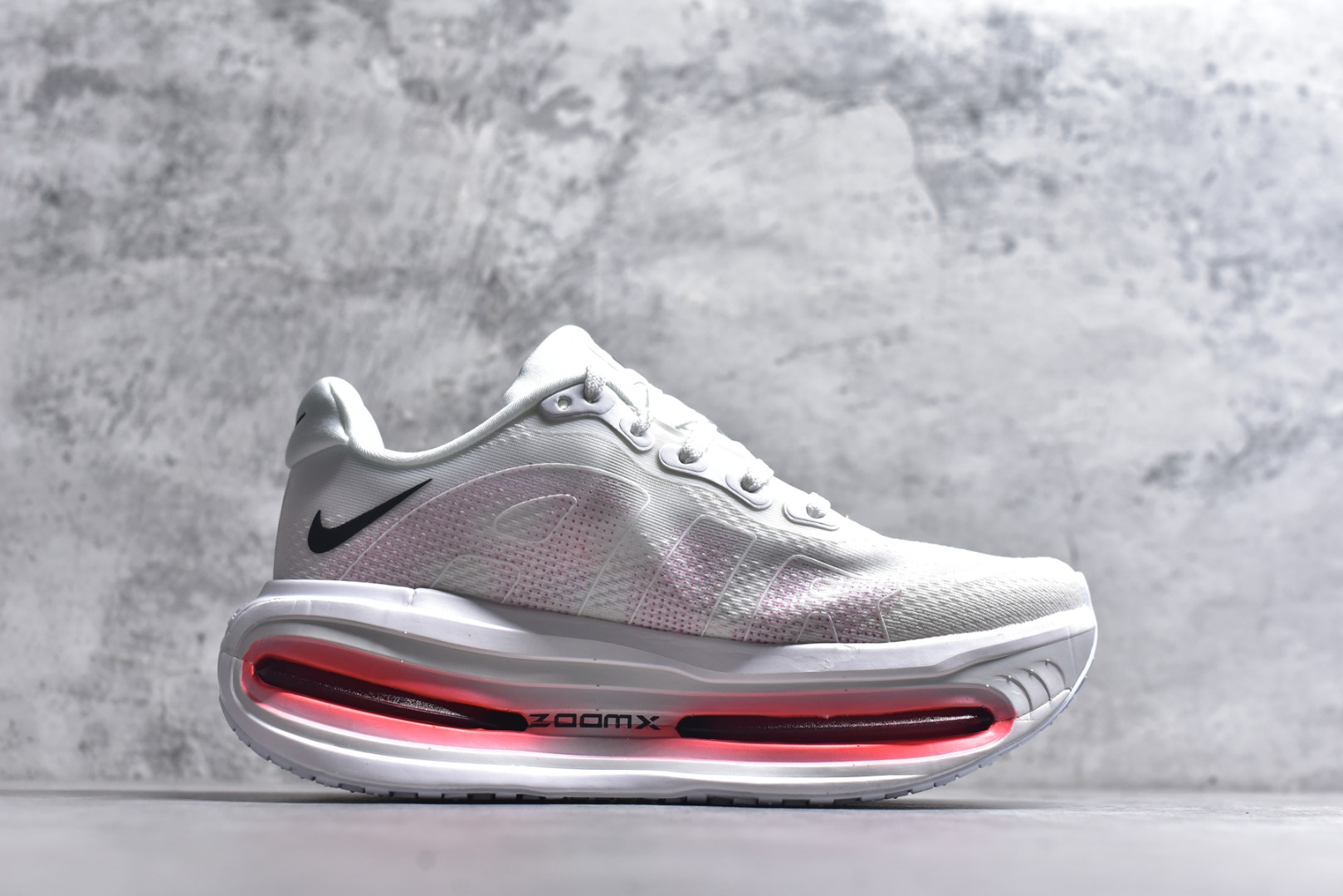 图片[3]-#NIKE VOMERO PREMIUM 全掌气垫缓震网面运动跑鞋 纯原生产线出品 市场目前最优品质 完美还原zp脚感 正确前后分离式两片纤维柱气垫 上下包裹超软弹泡棉 正确组合大底 区别市场通货 版型完美 鞋面材料同步原版1：1 全部原版开发校对 欢迎对比💪🏻 Nike 运用 Air技术专利，推出 Nike Pegasus Premium，沿用经典 Pegasus 系列产品深受跑者喜爱的缓震功能，并配置 Nike 首款可见式塑形 Air Zoom 气垫。 全掌可见的AirZoom首次在Pegasus系列中出现，模仿了Vaporfly的碳板曲线，增强了跑步时的流畅过渡。 货号：HQ2050 103 尺码：36-46-选品中心