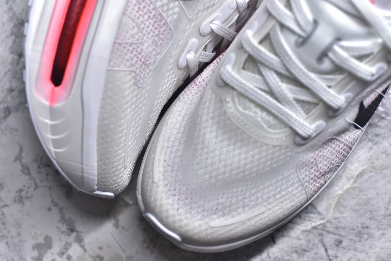 图片[8]-#NIKE VOMERO PREMIUM 全掌气垫缓震网面运动跑鞋 纯原生产线出品 市场目前最优品质 完美还原zp脚感 正确前后分离式两片纤维柱气垫 上下包裹超软弹泡棉 正确组合大底 区别市场通货 版型完美 鞋面材料同步原版1：1 全部原版开发校对 欢迎对比💪🏻 Nike 运用 Air技术专利，推出 Nike Pegasus Premium，沿用经典 Pegasus 系列产品深受跑者喜爱的缓震功能，并配置 Nike 首款可见式塑形 Air Zoom 气垫。 全掌可见的AirZoom首次在Pegasus系列中出现，模仿了Vaporfly的碳板曲线，增强了跑步时的流畅过渡。 货号：HQ2050 103 尺码：36-46-选品中心