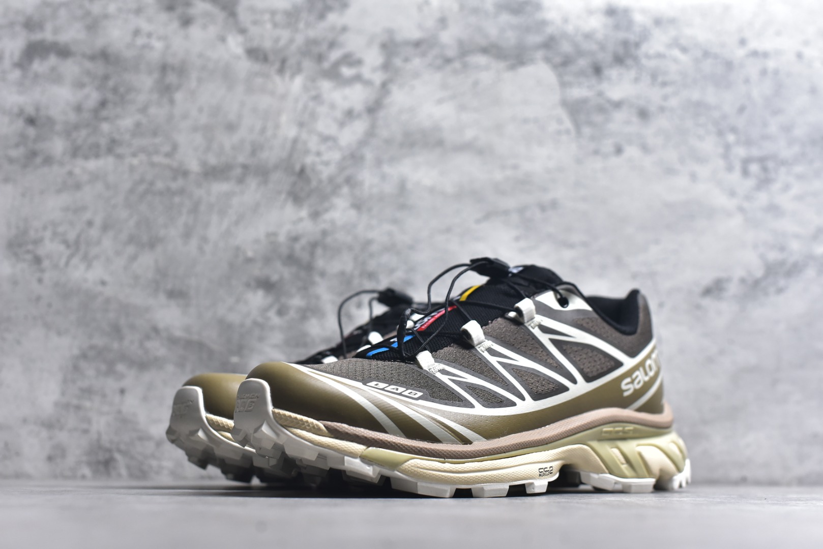 图片[2]-#Salomon XT-6 Expanse 一代 萨洛蒙复古潮流户外机能登山跑鞋 火星棕473058 纯原外贸平台特供订单 耗时半年巨作 全套原纸板楦头开发 原厂特供网布配套加持 确保原汁原味 完美呈现版型 原档数据独家私模五层组合大底 原装Ortholite轻量化鞋垫 中底布带钢印编号 原厂TPU锁扣 进口港宝加持 后跟自然饱满 还原公司包裹性 鞋面以“锯齿”状的包裹系统呈现 在基色底之下加入了各种色点缀 将公司的最新技术和时尚前卫的造型融入耐用的长跑款式中 鞋面由 TPU 薄膜制成 并焊接在高耐磨网眼上 使其既时尚又坚固 由 ACS底盘支撑 可增强稳定性和支撑力 以及由橡胶凸耳 Contragrip外底覆盖的 EVA 缓冲中底 旨在应对崎岖的地形 鞋舌上的彩色Salomon 标签、Quicklace 系统以及鞋头、鞋舌和鞋跟上的附加品牌使细节更加完美 让穿着者可以轻松驾驭户外与通勤下的任何运动生活场景 无缝鞋身户外随意纵横 颜值与脚感兼备 出街通勤 绝对非常吸睛 你值得拥有 尺码：36 36.5 37.5 38 38.5 39 40 40.5 41 42 42.5 43 44 44.5 45-选品中心