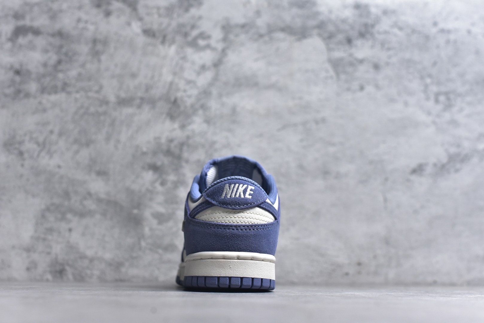 图片[5]-#DUNK 官方新版双勾 马年限定🔥金勾浅白紫 马上发财❗️马上有钱❗️ 纯原大厂出品 顶级版本👏 原装头层材料 独家版型蒸餾加工 帶來的是更好的视觉和脚感体验 大厂纯原品质出货 清洁度 电绣工艺 皮料切割干净无任何毛边 细节完美 货号：IB4417-103 尺码：36 36.5 37.5 38 38.5 39 40 40.5 41 42 42.5 43 44 44.5 45 46\”},\”commodity\”：{\”goods_id\”：\”_dhbDjnHsHV0s5jw666RiswE9PylDnNz1uVKl_xg-选品中心