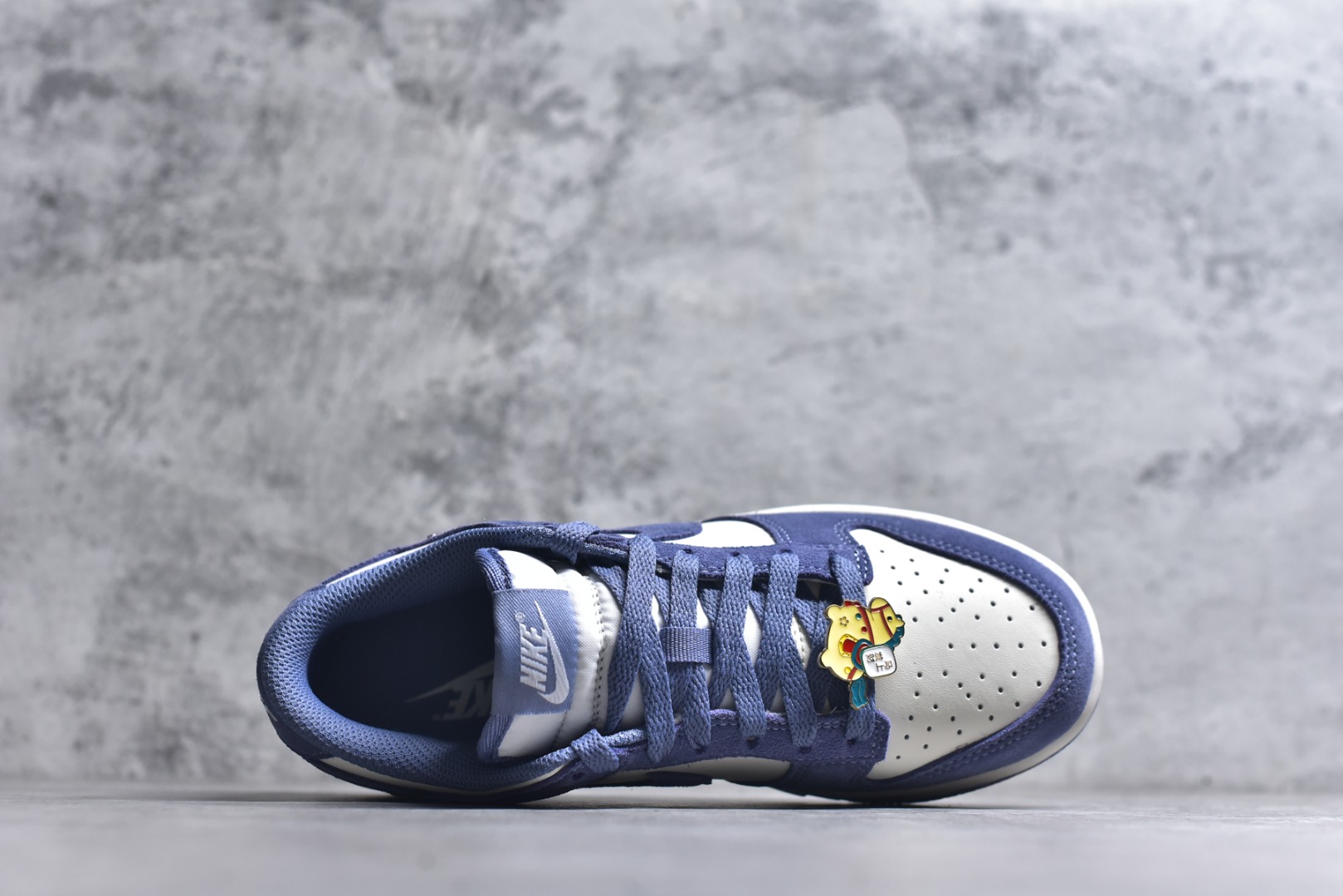 图片[4]-#DUNK 官方新版双勾 马年限定🔥金勾浅白紫 马上发财❗️马上有钱❗️ 纯原大厂出品 顶级版本👏 原装头层材料 独家版型蒸餾加工 帶來的是更好的视觉和脚感体验 大厂纯原品质出货 清洁度 电绣工艺 皮料切割干净无任何毛边 细节完美 货号：IB4417-103 尺码：36 36.5 37.5 38 38.5 39 40 40.5 41 42 42.5 43 44 44.5 45 46\”},\”commodity\”：{\”goods_id\”：\”_dhbDjnHsHV0s5jw666RiswE9PylDnNz1uVKl_xg-选品中心