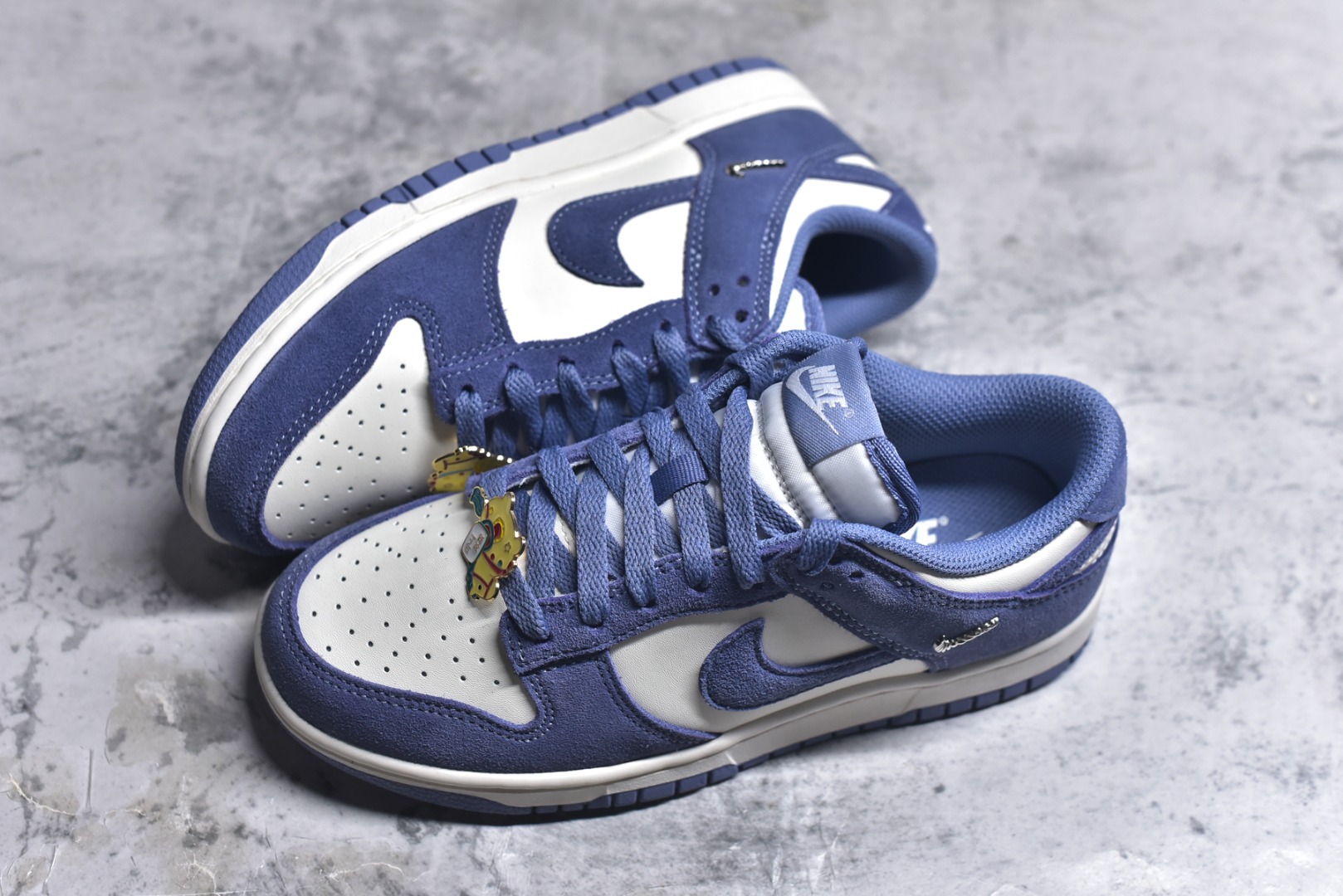 图片[7]-#DUNK 官方新版双勾 马年限定🔥金勾浅白紫 马上发财❗️马上有钱❗️ 纯原大厂出品 顶级版本👏 原装头层材料 独家版型蒸餾加工 帶來的是更好的视觉和脚感体验 大厂纯原品质出货 清洁度 电绣工艺 皮料切割干净无任何毛边 细节完美 货号：IB4417-103 尺码：36 36.5 37.5 38 38.5 39 40 40.5 41 42 42.5 43 44 44.5 45 46\”},\”commodity\”：{\”goods_id\”：\”_dhbDjnHsHV0s5jw666RiswE9PylDnNz1uVKl_xg-选品中心