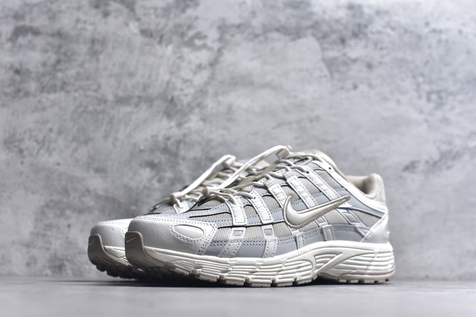 图片[2]-#NK P-6000 系列低帮复古老爹风休闲运动舒适慢跑鞋 IM5237-100 融合 Pegasus 过往运动鞋设计 助力 21 世纪早期跑步运动跃升时尚新高度 采用透气网眼布、运动风格线条和耐穿覆面 兼具吸睛外观和舒适感受 中底泡绵以田径赛道为灵感 打造厚实设计 缔造出众缓震性能 尺码：36 36.5 37.5 38 38.5 39 40 40.5 41 42 42.5 43 44 44.5 45-选品中心