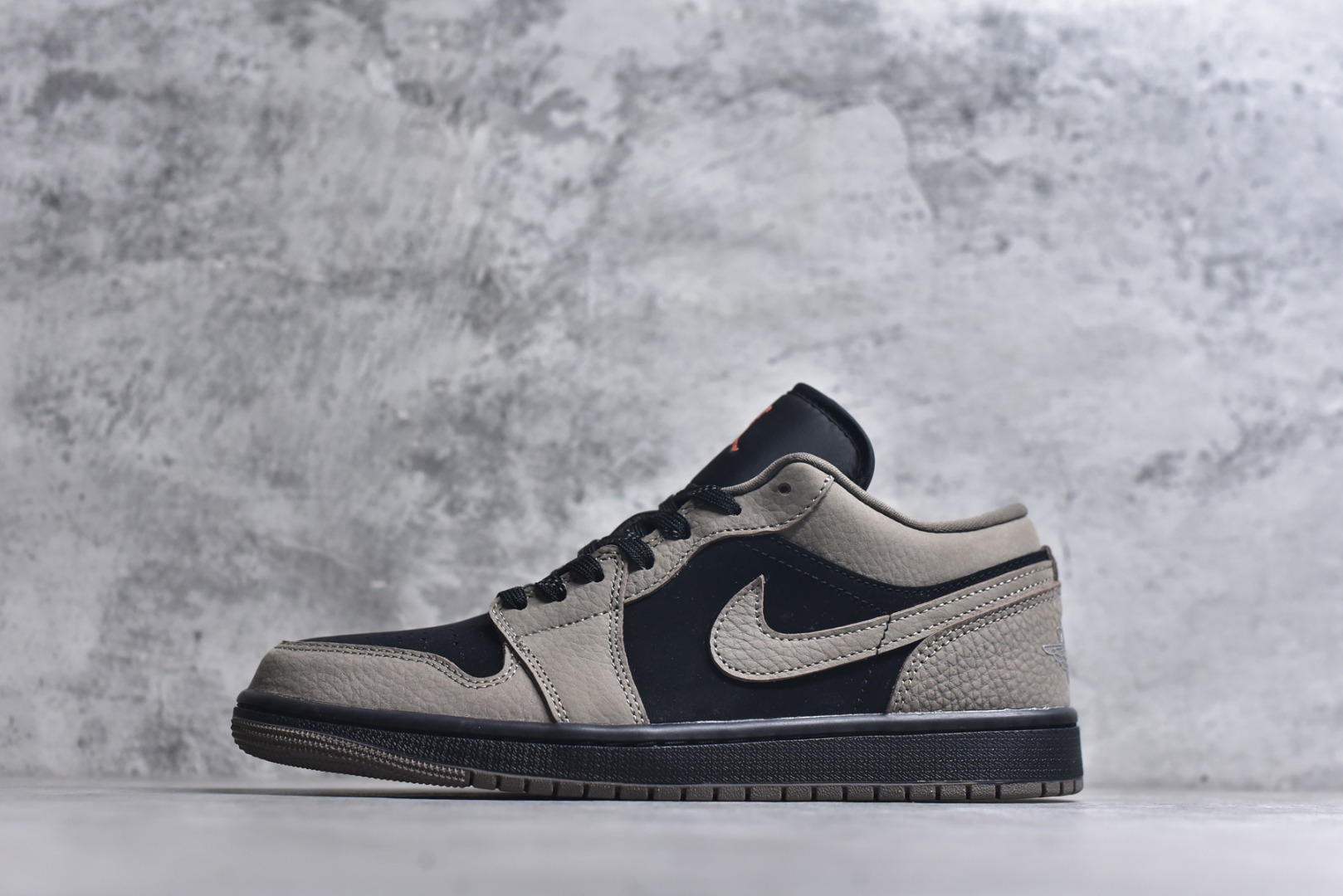 #AIR JORDAN 1 LOW 低帮 魔卡棕黑色 IB7109-005 男女鞋 35.5 36 36.5 37.5 38 38.5 39 40 40.5 41 42 42.5 43 44 44.5 45 46-选品中心