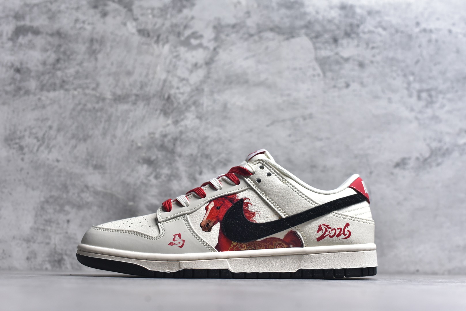 #2026年新款限量发售！Nike SB Dunk Low“ 马年限定—汗血宝马” 周年高端定制 低帮休闲板鞋 定制鞋盒 大厂纯原品质出货 超高清洁度 皮料切割干净无任何毛边 细节完美 货号：FC1688-257 尺码：36 36.5 37.5 38 38.5 39 40 40.5 41 42 42.5 43 44 44.5 45-选品中心
