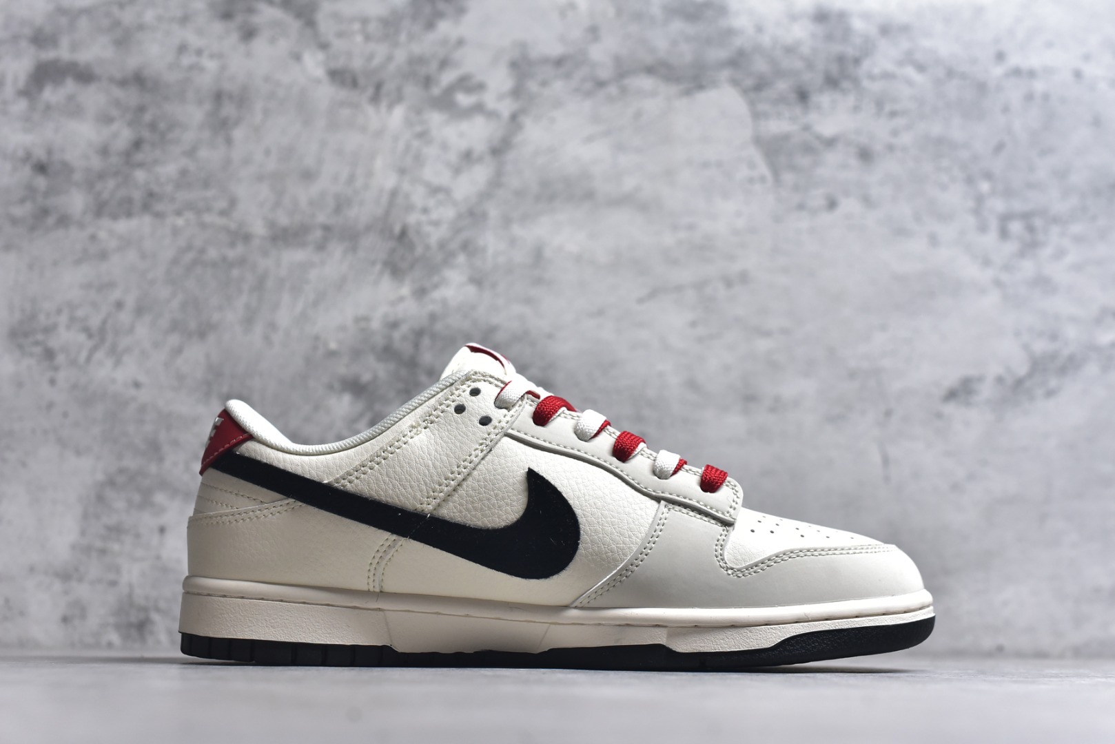 图片[3]-#2026年新款限量发售！Nike SB Dunk Low“ 马年限定—汗血宝马” 周年高端定制 低帮休闲板鞋 定制鞋盒 大厂纯原品质出货 超高清洁度 皮料切割干净无任何毛边 细节完美 货号：FC1688-257 尺码：36 36.5 37.5 38 38.5 39 40 40.5 41 42 42.5 43 44 44.5 45-选品中心