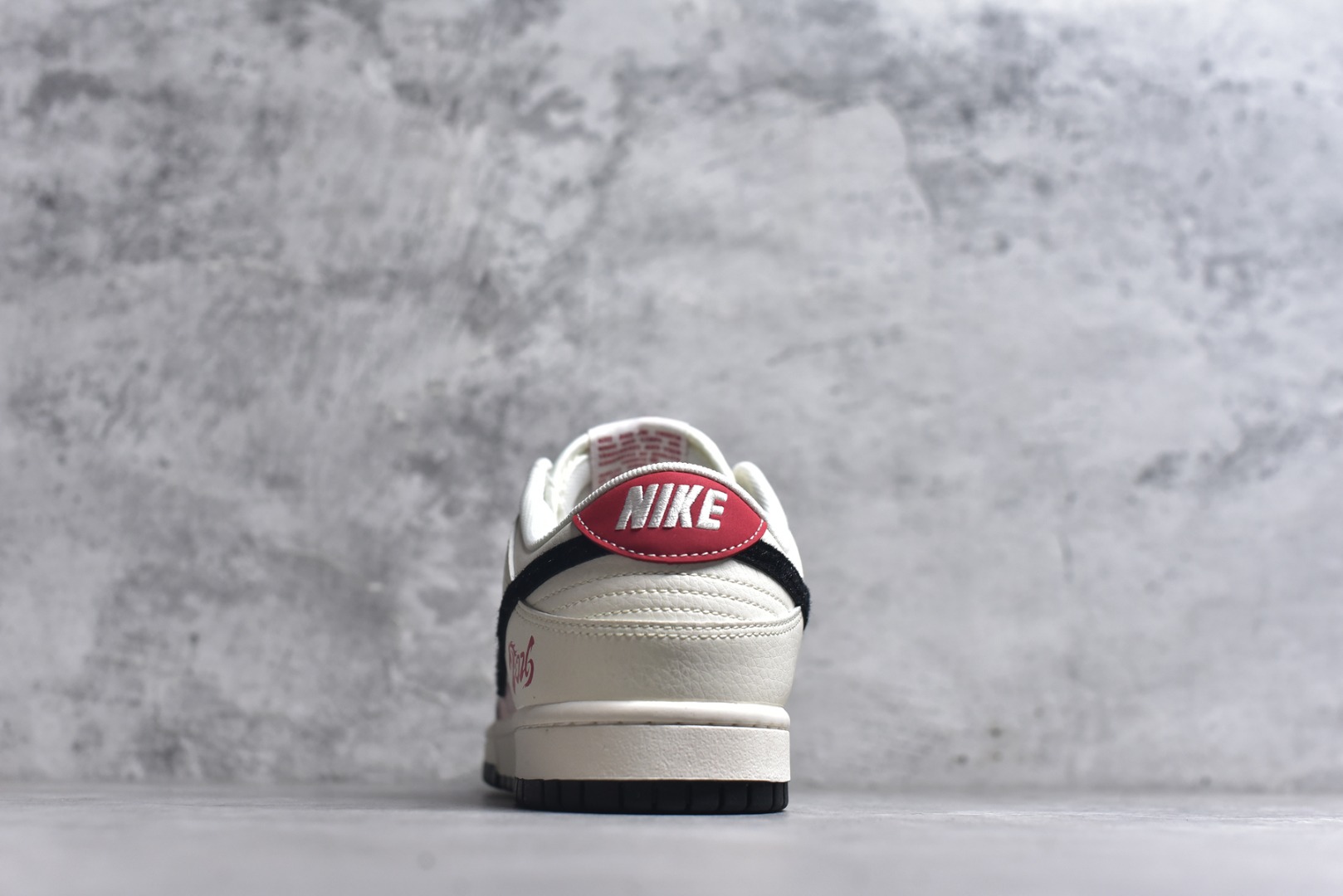 图片[5]-#2026年新款限量发售！Nike SB Dunk Low“ 马年限定—汗血宝马” 周年高端定制 低帮休闲板鞋 定制鞋盒 大厂纯原品质出货 超高清洁度 皮料切割干净无任何毛边 细节完美 货号：FC1688-257 尺码：36 36.5 37.5 38 38.5 39 40 40.5 41 42 42.5 43 44 44.5 45-选品中心